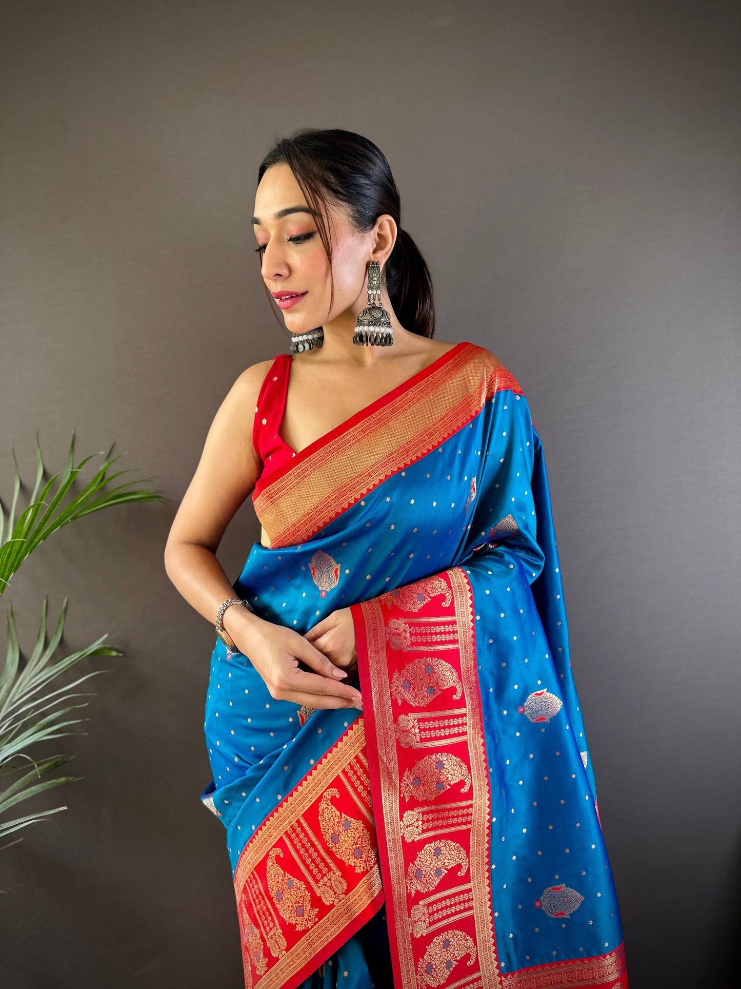 Sonakshi Women's Morepeach Banarasi Silk Zari Woven Traditional Saree with Blouse