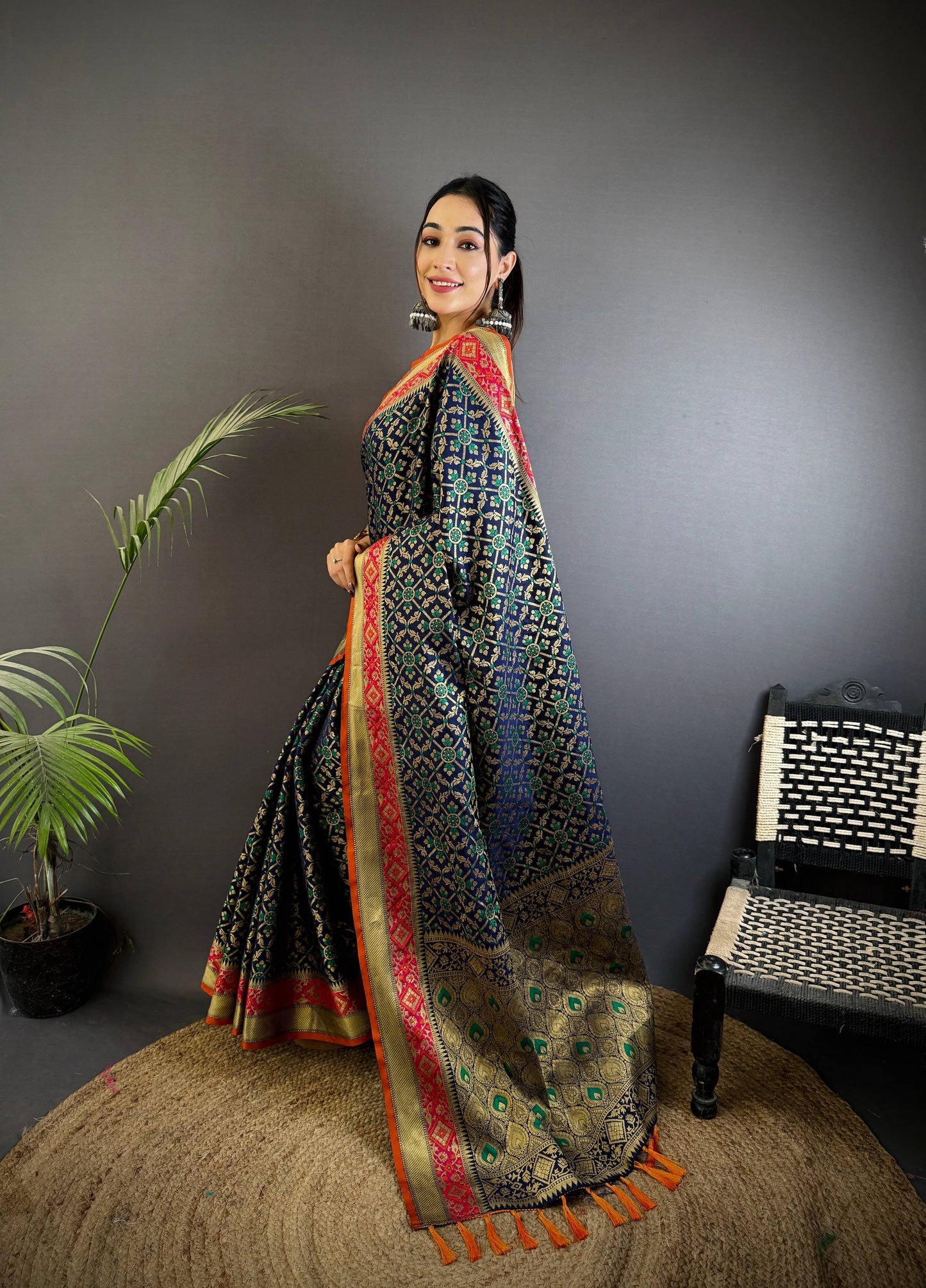 Sonakshi Women'S Black Banarasi Soft Patola Silk With Meena & Zari Weaving Traditional Saree With Blouse