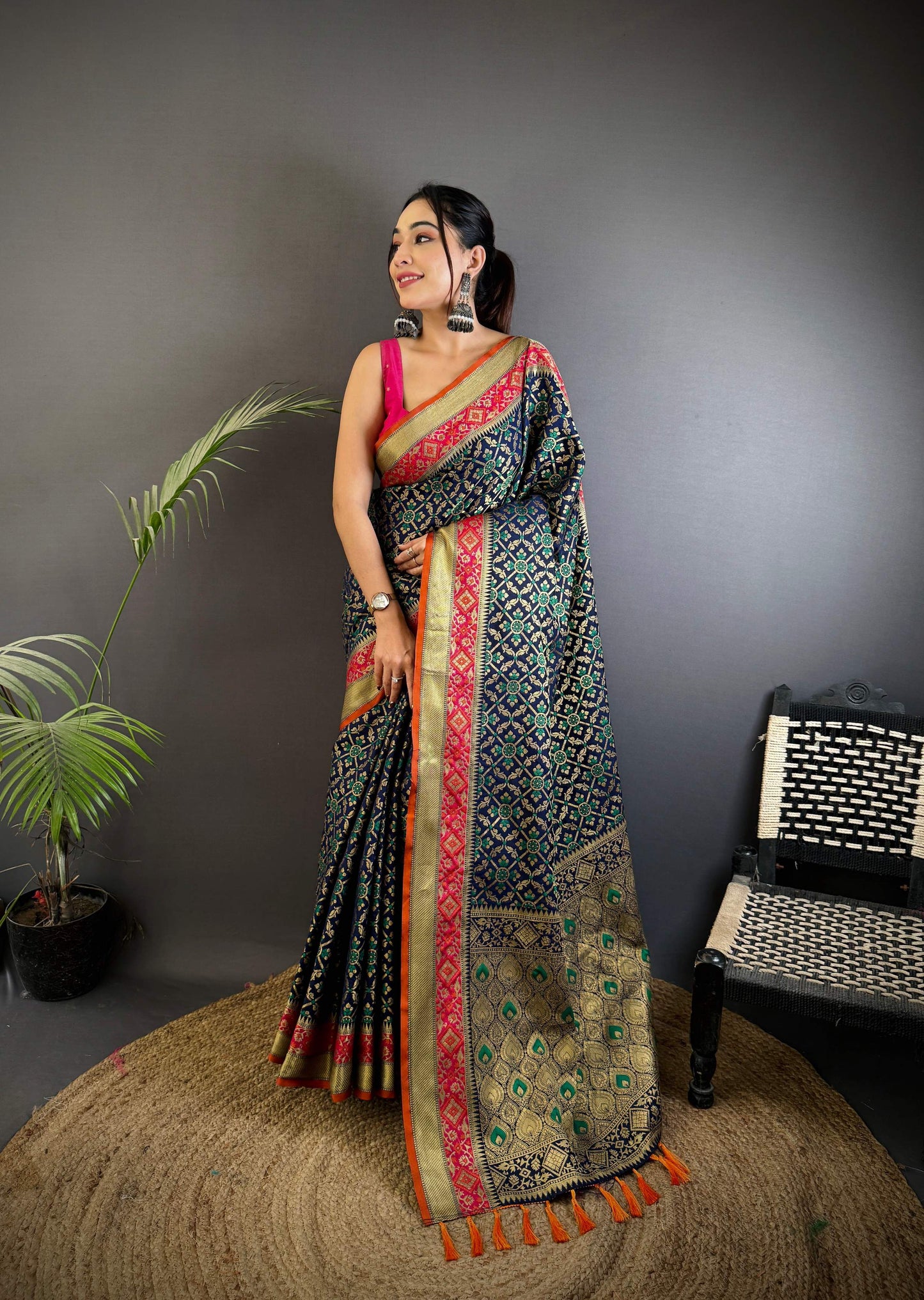 Sonakshi Women'S Black Banarasi Soft Patola Silk With Meena & Zari Weaving Traditional Saree With Blouse