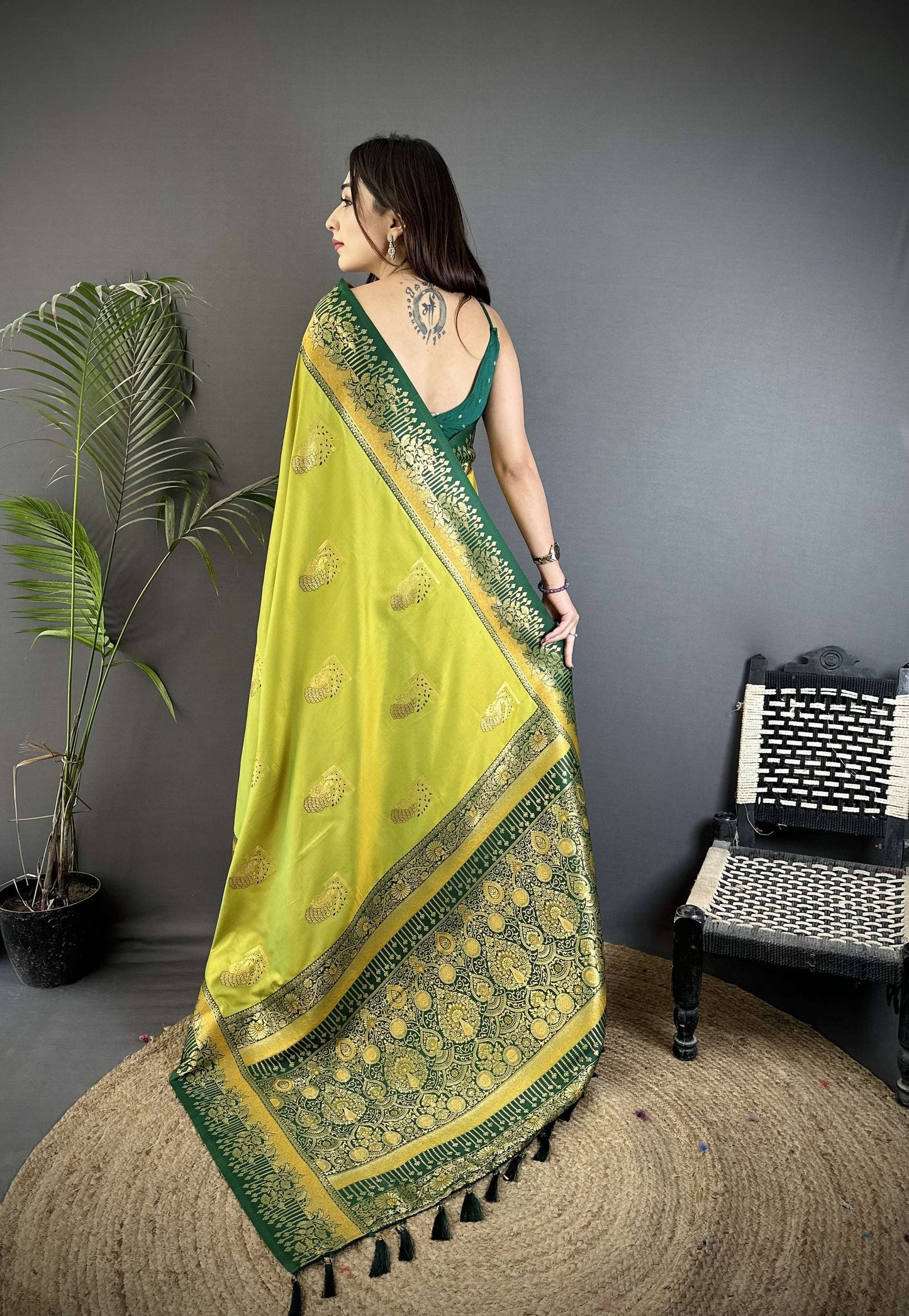 Sonakshi Women'S Mehendi Pure Soft Banarasi Silk With Contrast Weaving Border And Pallu Traditional Saree With Blouse