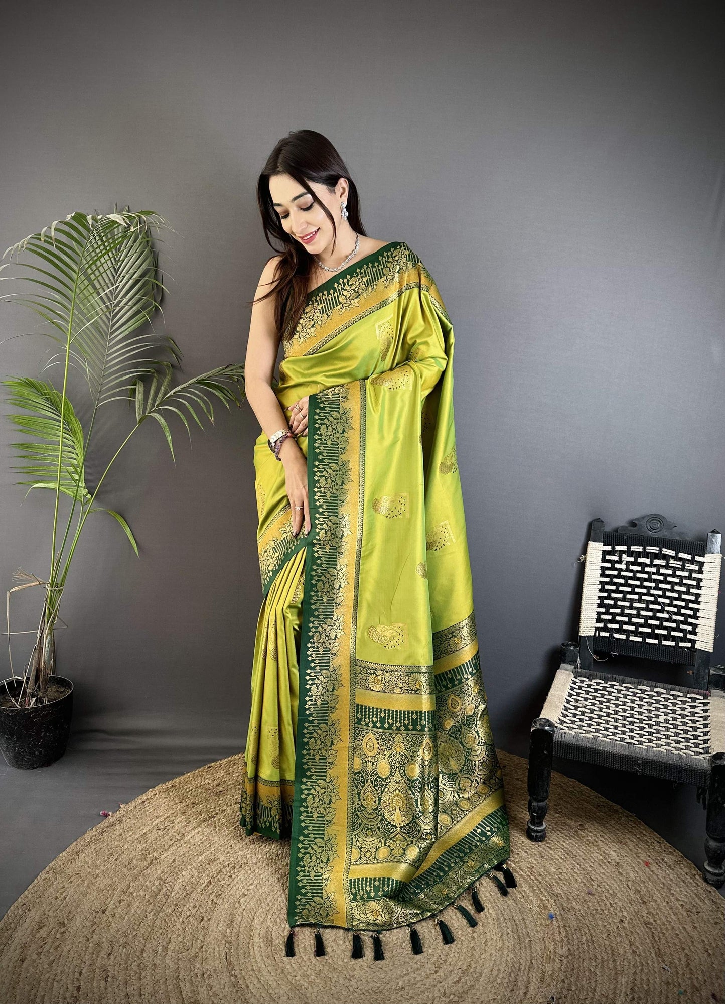 Sonakshi Women'S Mehendi Pure Soft Banarasi Silk With Contrast Weaving Border And Pallu Traditional Saree With Blouse