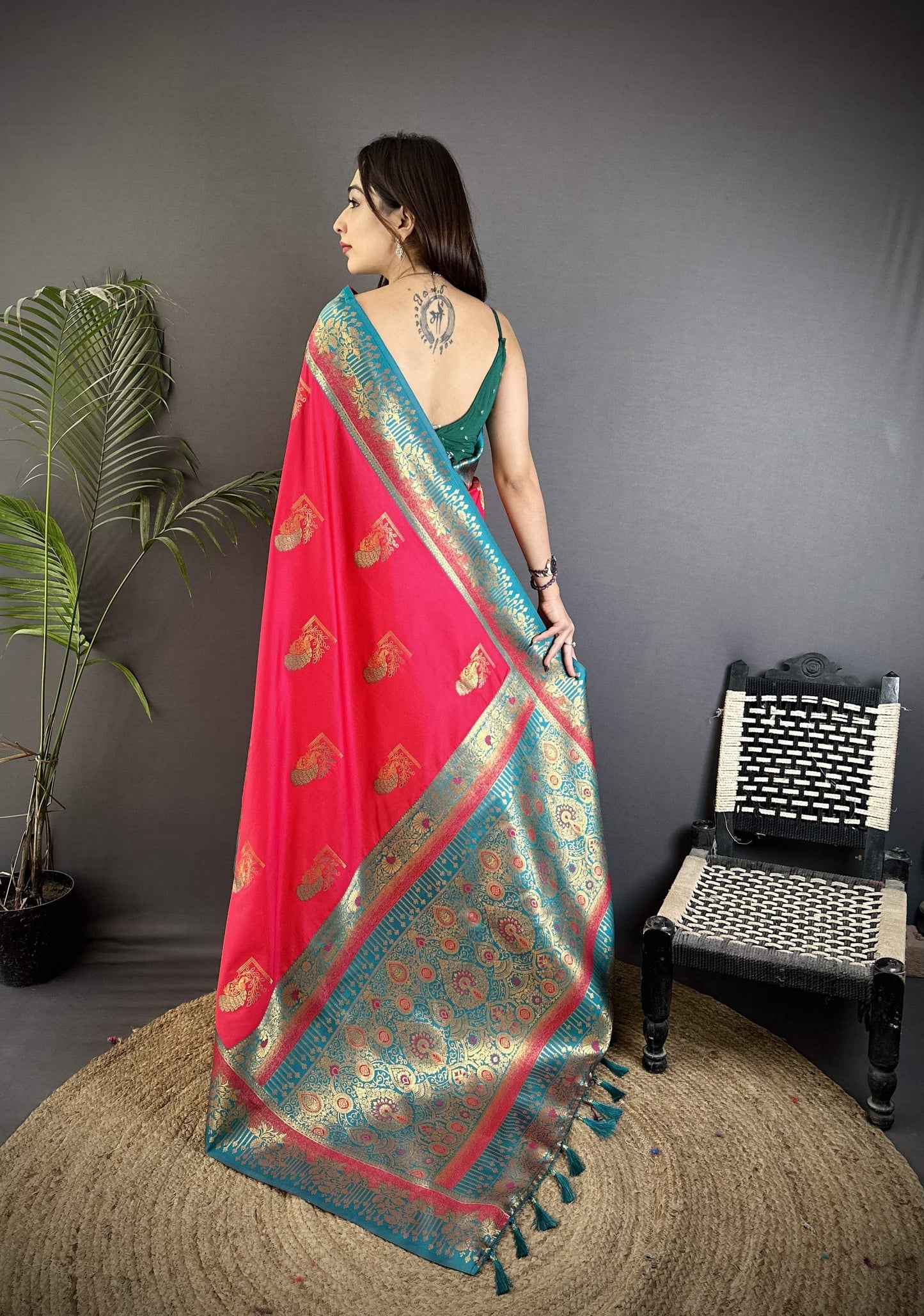 Sonakshi Women'S Ranipink Pure Soft Banarasi Silk With Contrast Weaving Border And Pallu Traditional Saree With Blouse