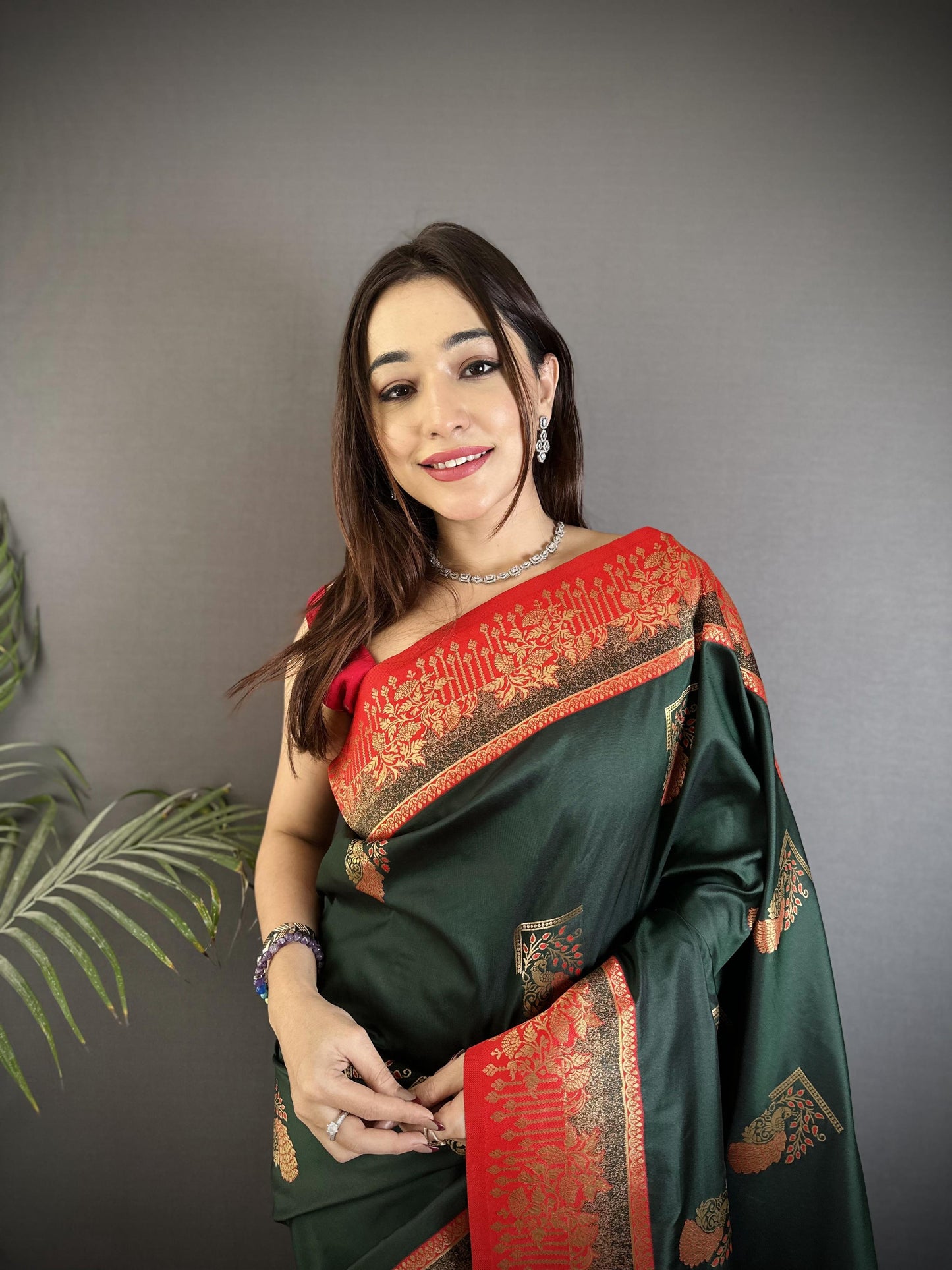 Sonakshi Women'S Black Pure Soft Banarasi Silk With Contrast Weaving Border And Pallu Traditional Saree With Blouse
