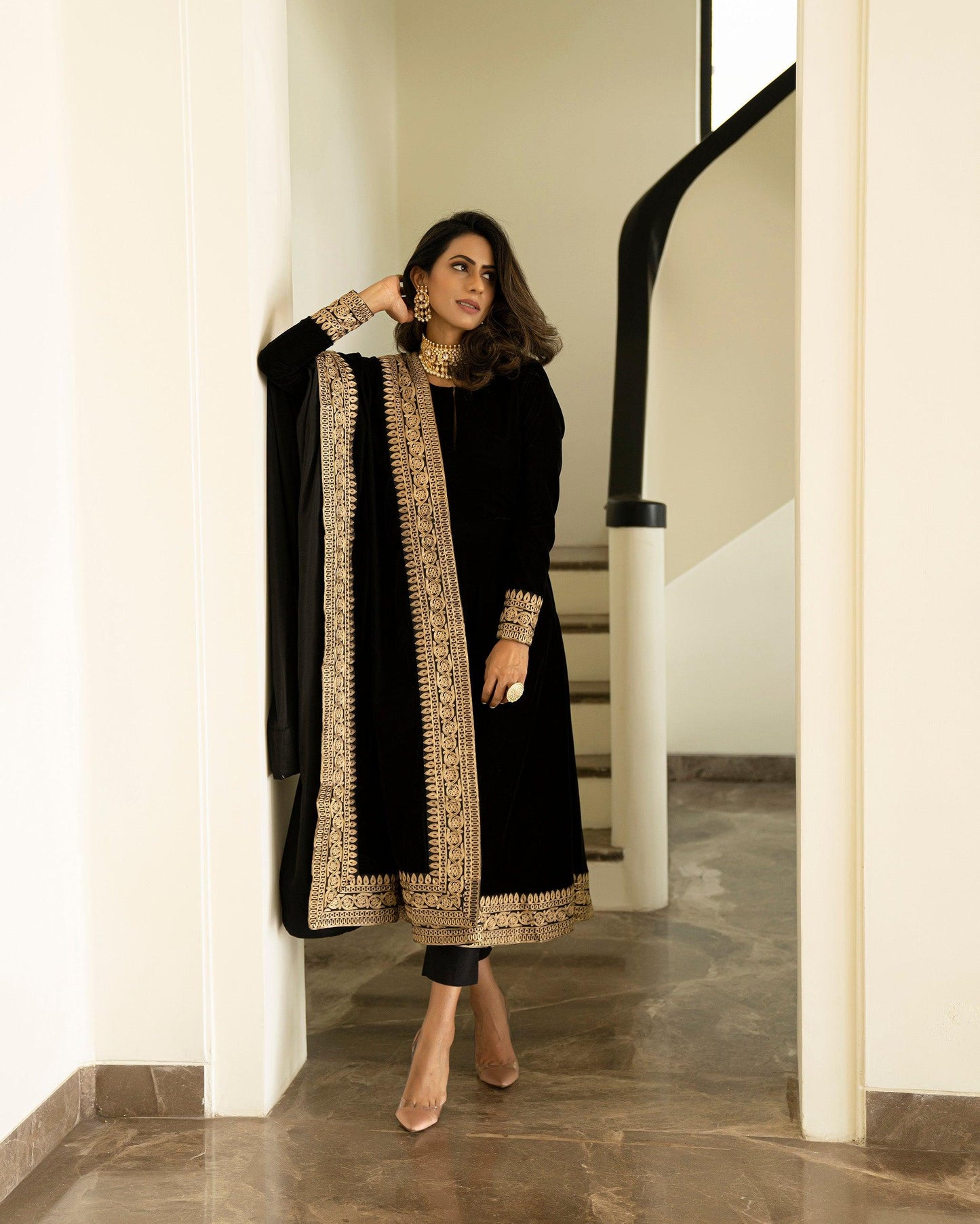 trueBrowns Black Velvet Embroidered Lace Shawl | Relove