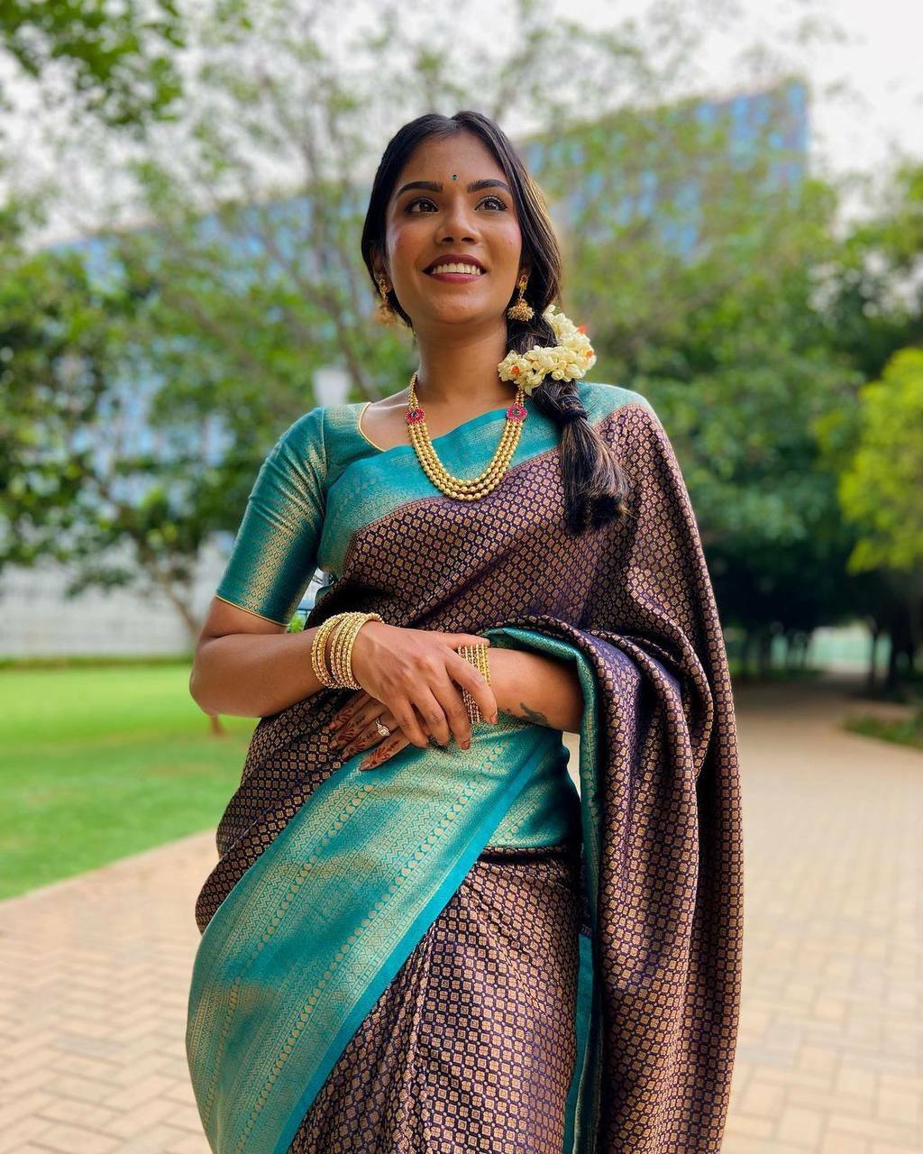 Vamika Weaving Banarasi Jacquard Purple Kanjivaram Saree