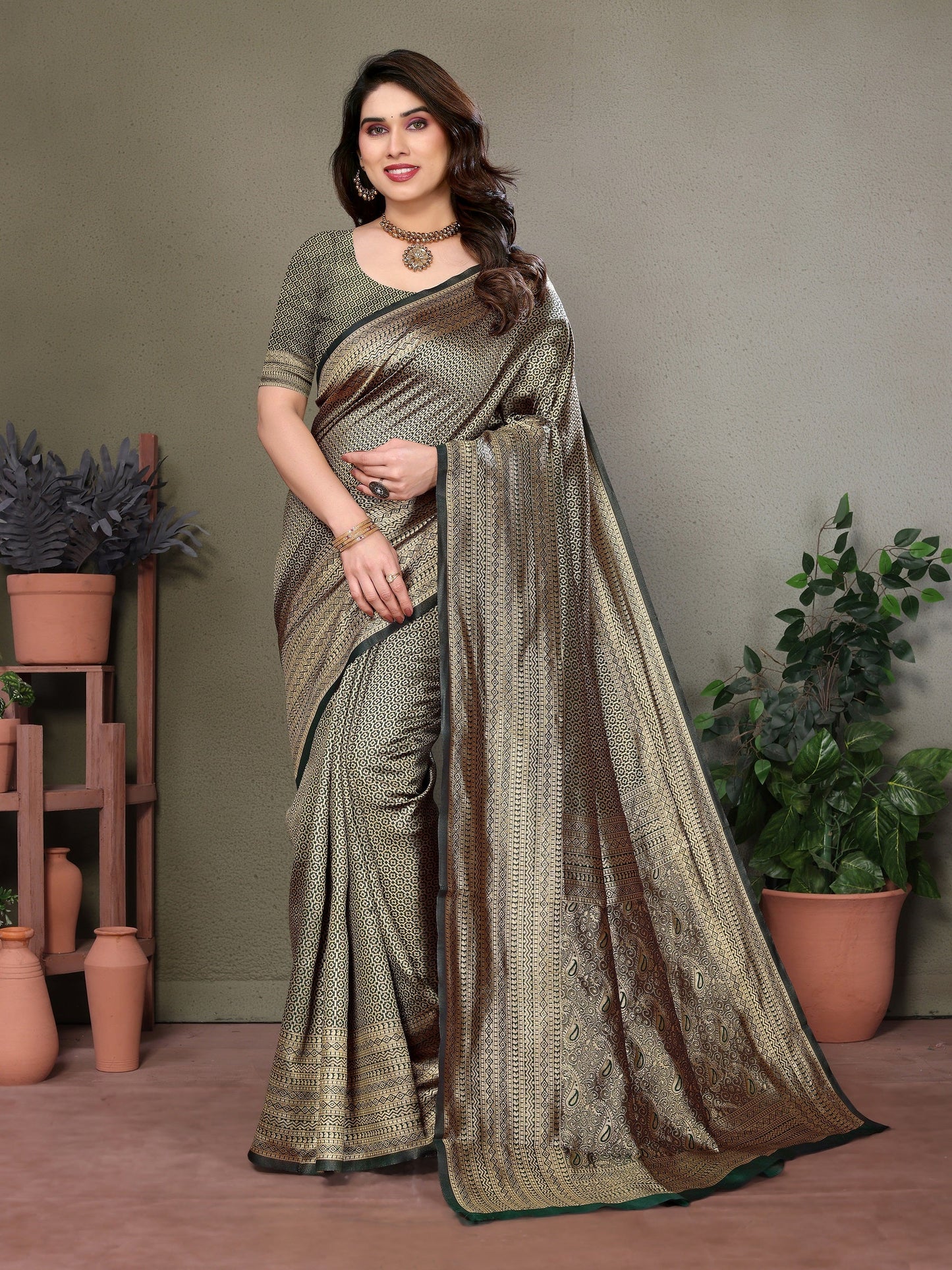 Vedant Vastram Litchi Silk Banarasi Silk Saree - Bottle Green