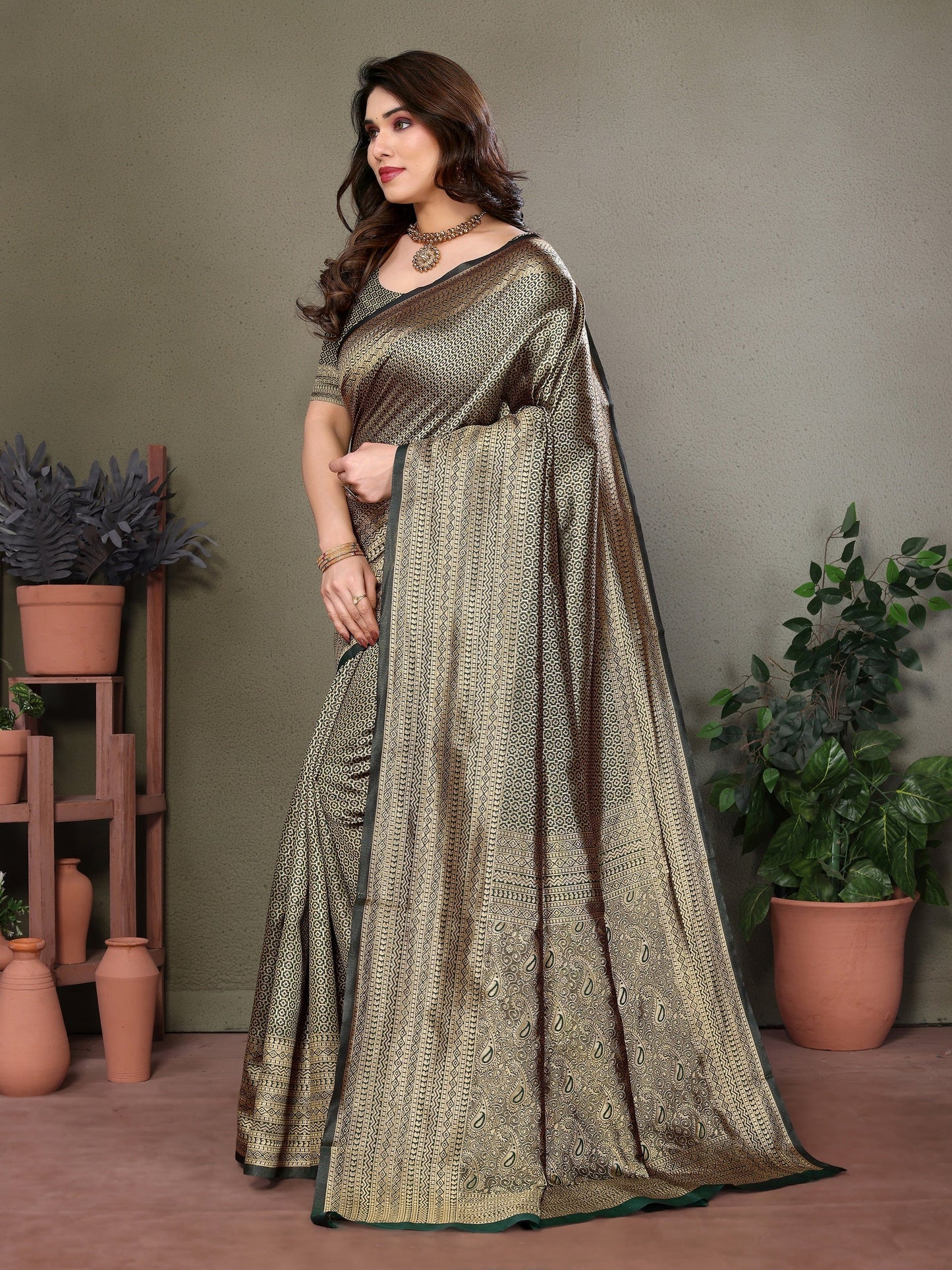 Vedant Vastram Litchi Silk Banarasi Silk Saree - Bottle Green