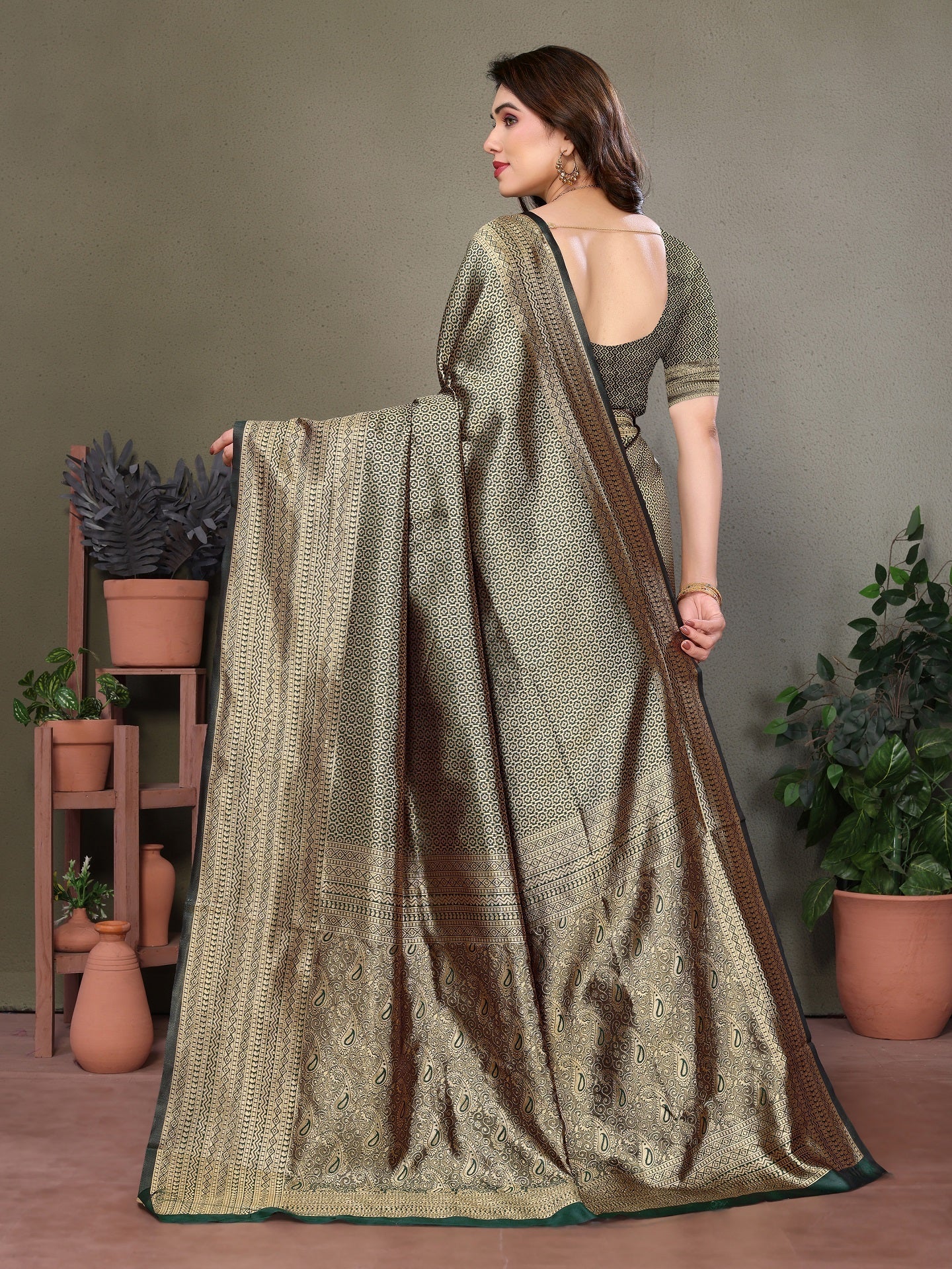 Vedant Vastram Litchi Silk Banarasi Silk Saree - Bottle Green