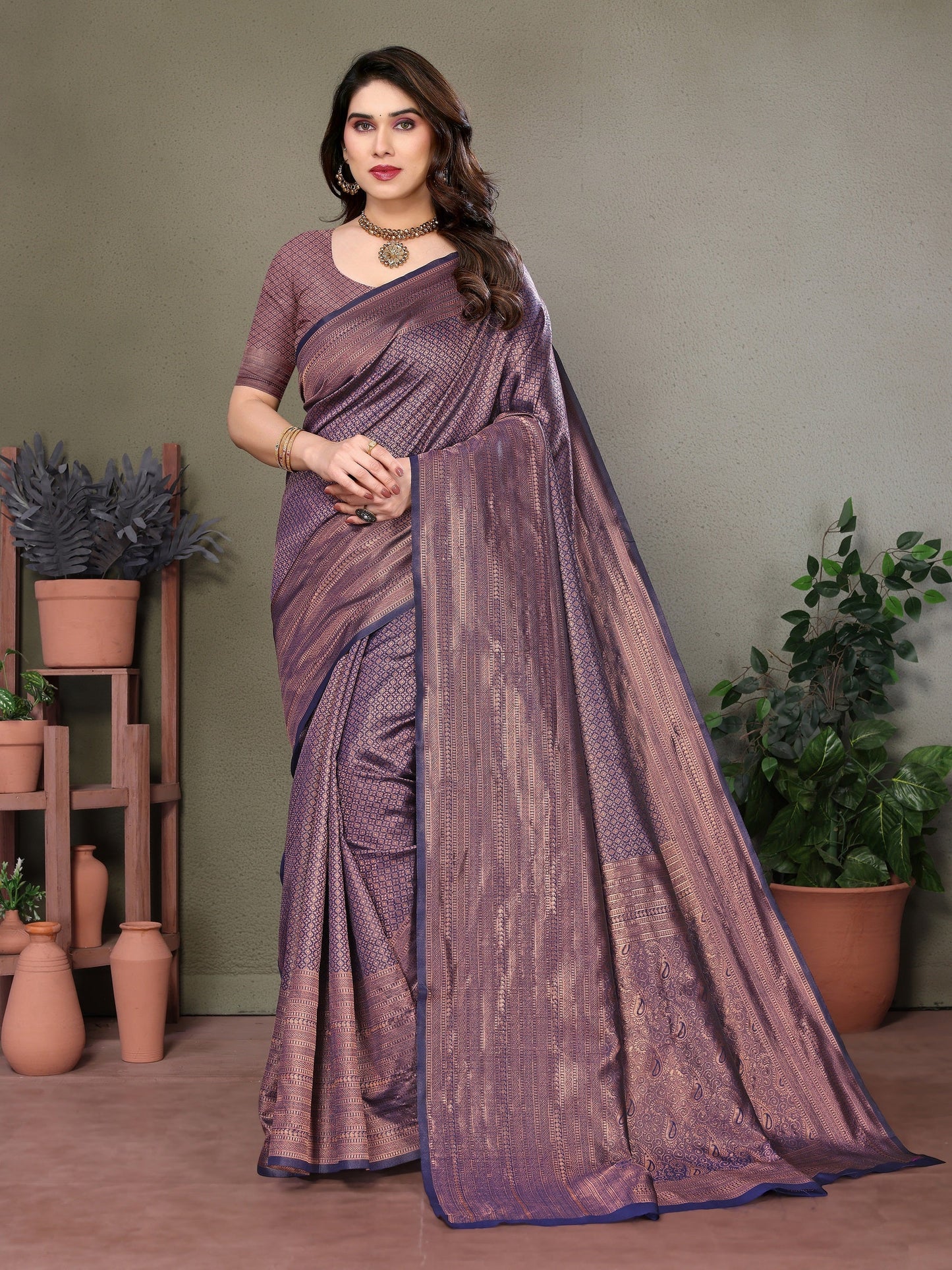 Vedant Vastram Litchi Silk Banarasi Silk Saree - Navy
