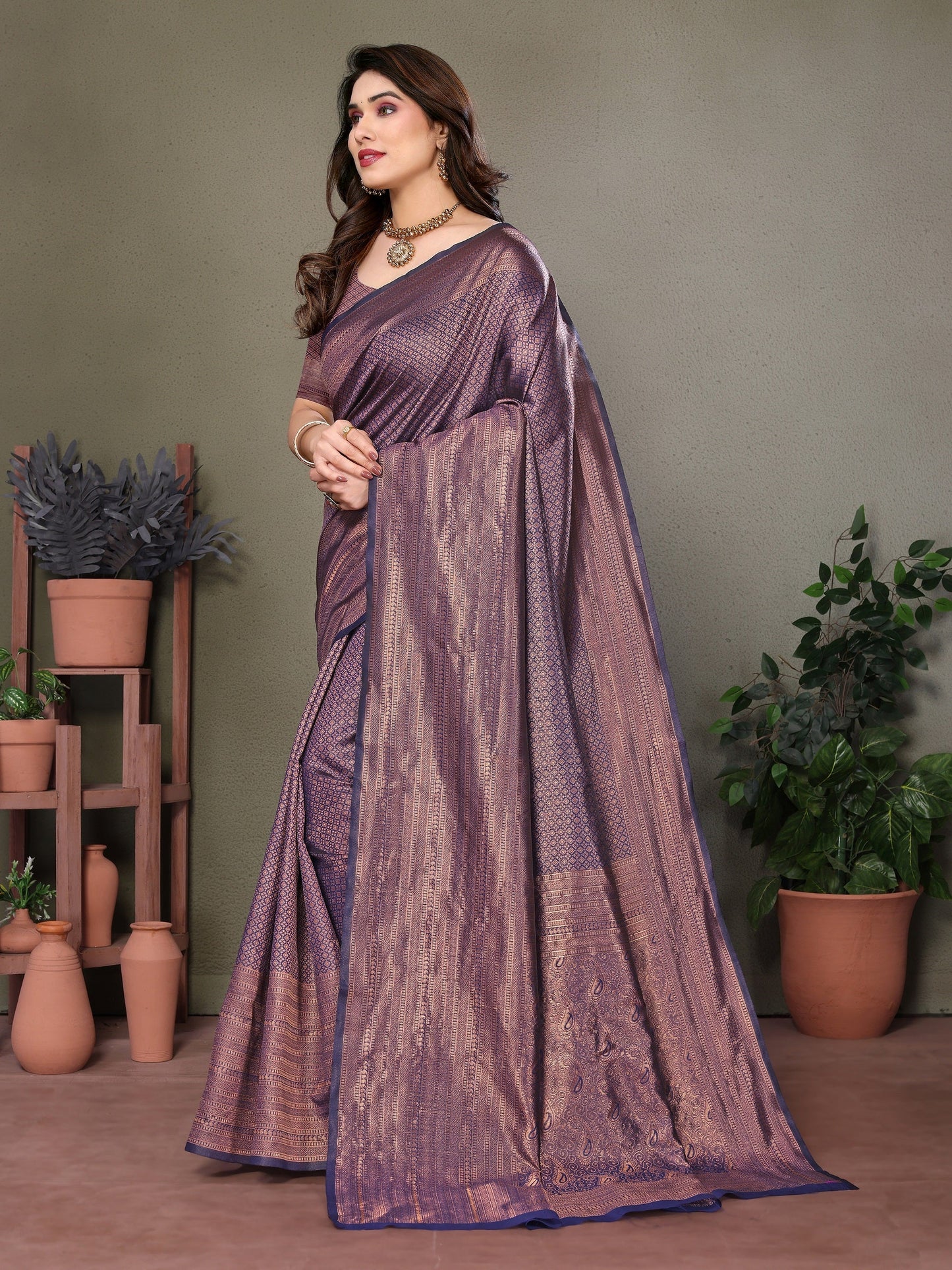 Vedant Vastram Litchi Silk Banarasi Silk Saree - Navy