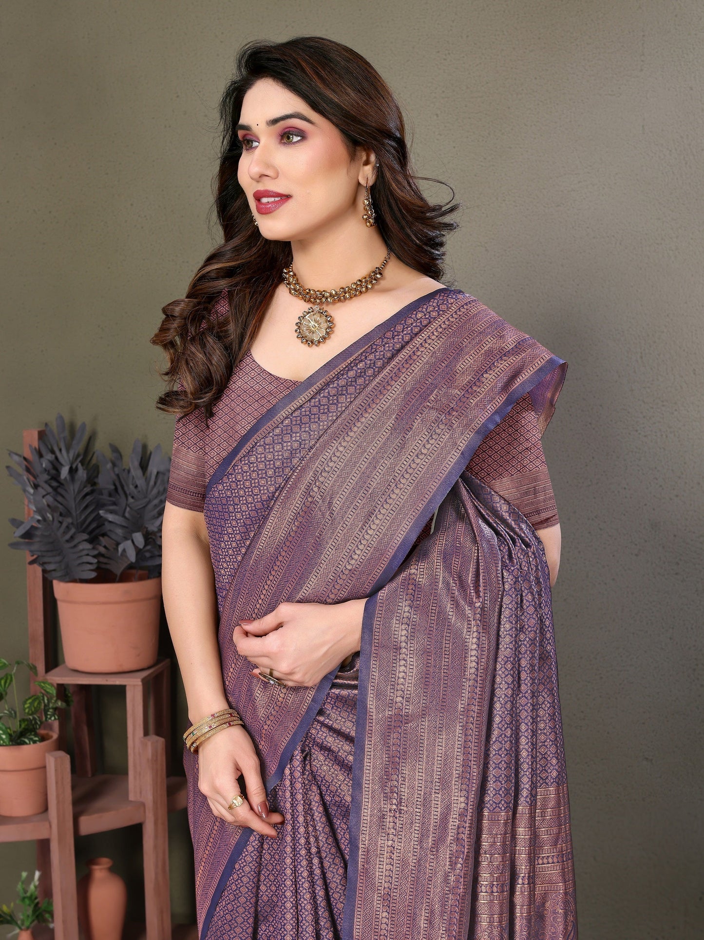 Vedant Vastram Litchi Silk Banarasi Silk Saree - Navy