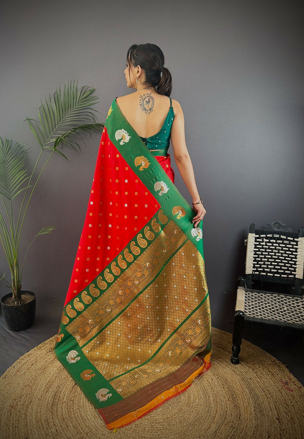 Joban Fashion Green Butti Banarasi Silk Sarees