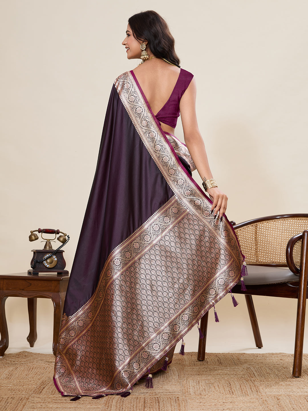 Vedant Vastram Soft Litchi Silk Banarasi Silk Jacquard Saree - Wine