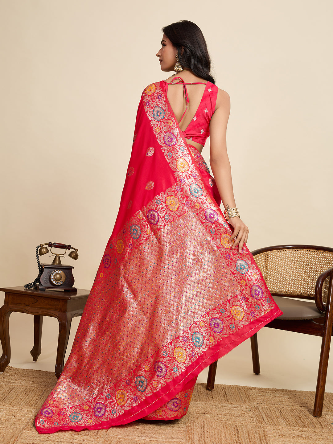 Vedant Vastram Soft Litchi Silk Banarasi Silk Jacquard Saree - Pink