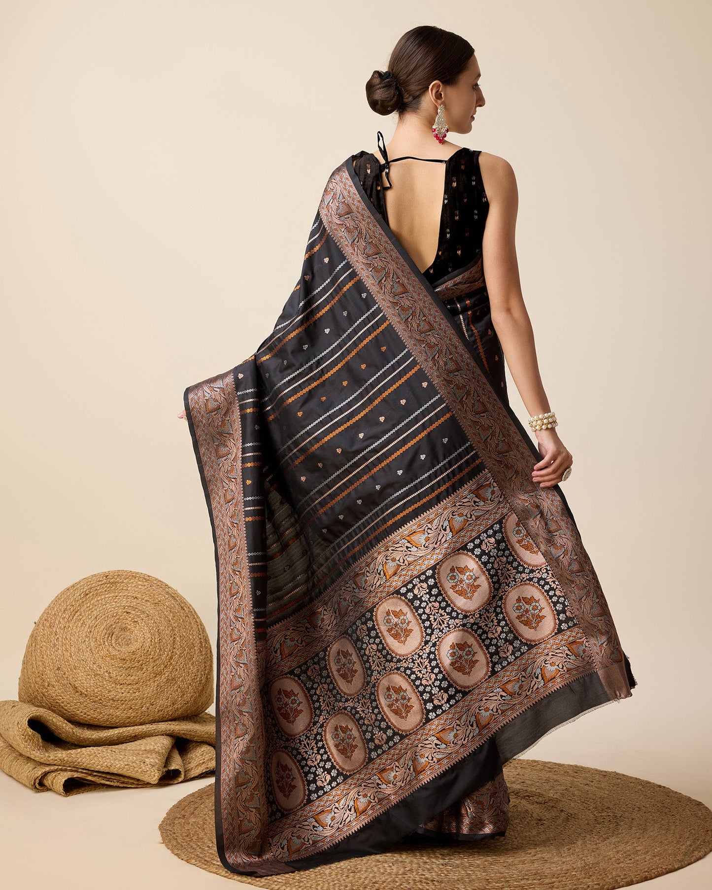 Vedant Vastram Soft Litchi Silk Banarasi Silk Saree - Black