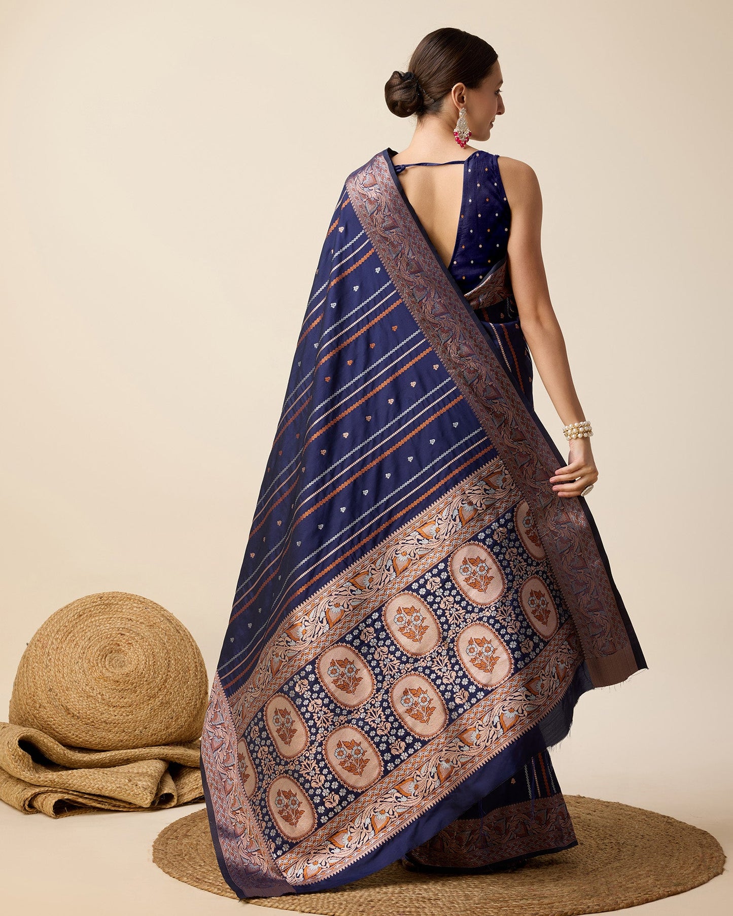 Vedant Vastram Soft Litchi Silk Banarasi Silk Saree - Navy