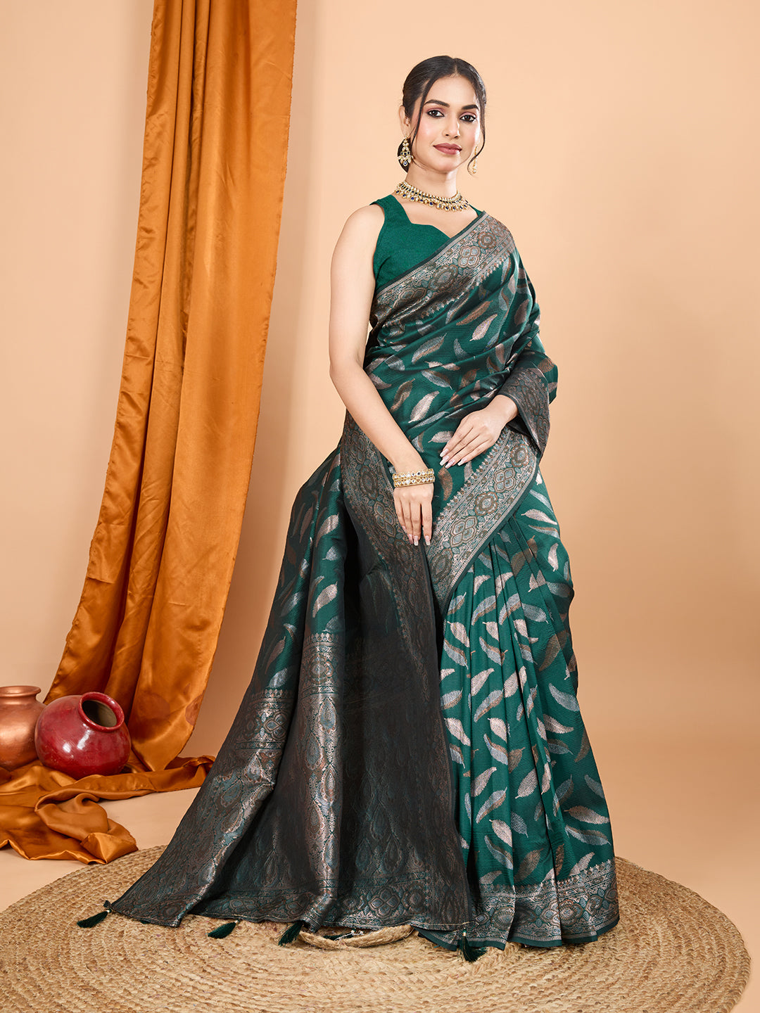 Vedant Vastram Soft Litchi Silk Banarasi Silk Jacquard Saree - Green
