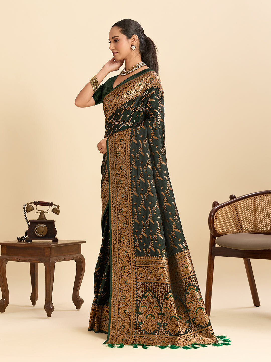 Vedant Vastram Soft Litchi Silk Banarasi Silk Jacquard Saree - Green