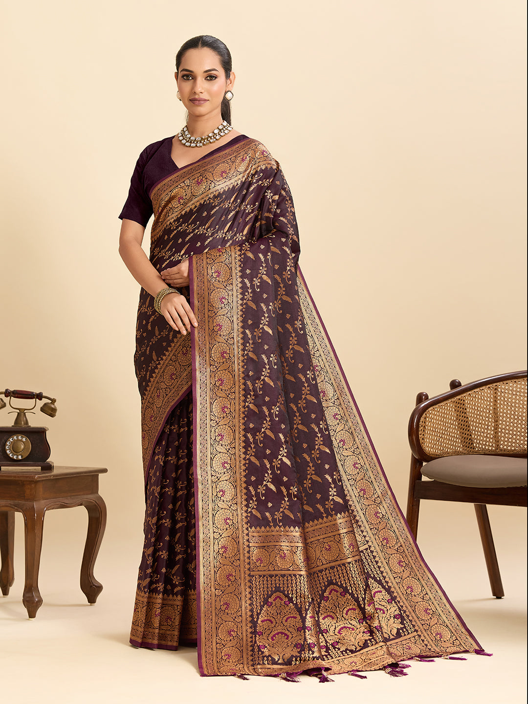 Vedant Vastram Soft Litchi Silk Banarasi Silk Jacquard Saree - Wine