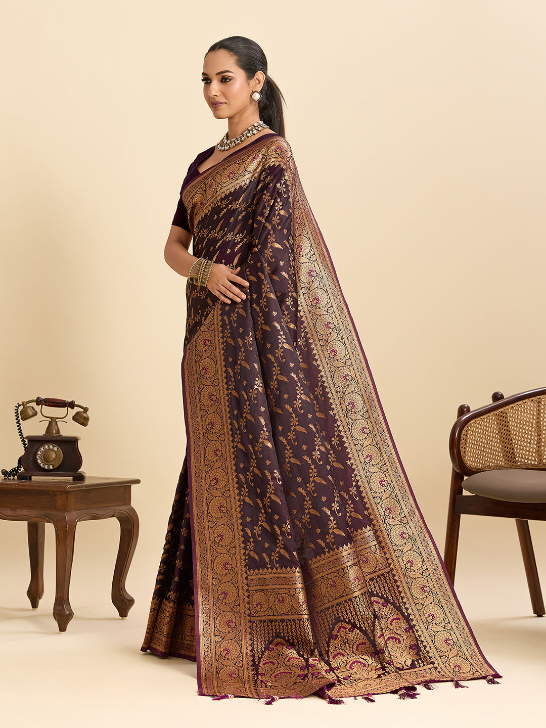 Vedant Vastram Soft Litchi Silk Banarasi Silk Jacquard Saree - Wine