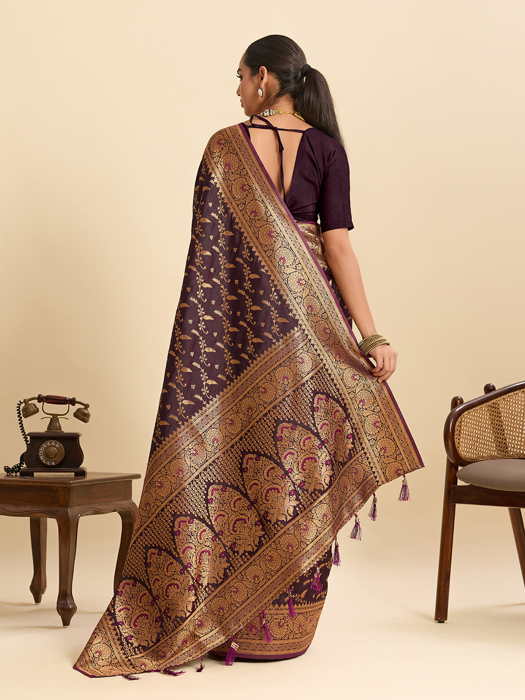 Vedant Vastram Soft Litchi Silk Banarasi Silk Jacquard Saree - Wine