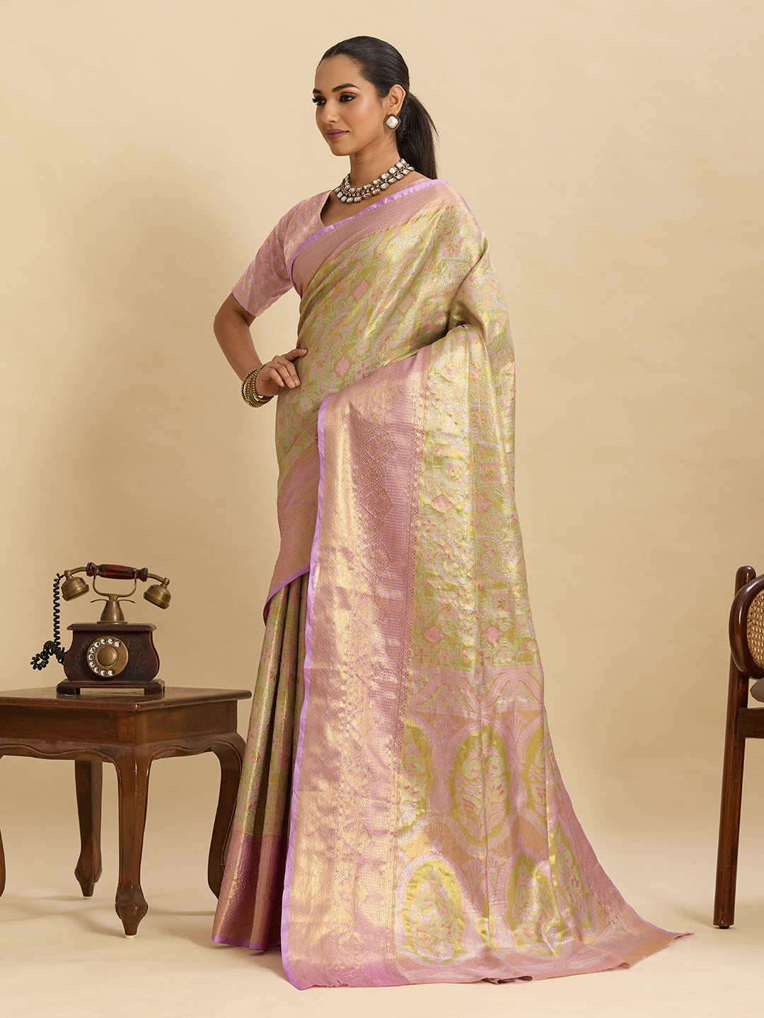 Vedant Vastram Soft Litchi Silk Banarasi Silk Jacquard Saree - Pink