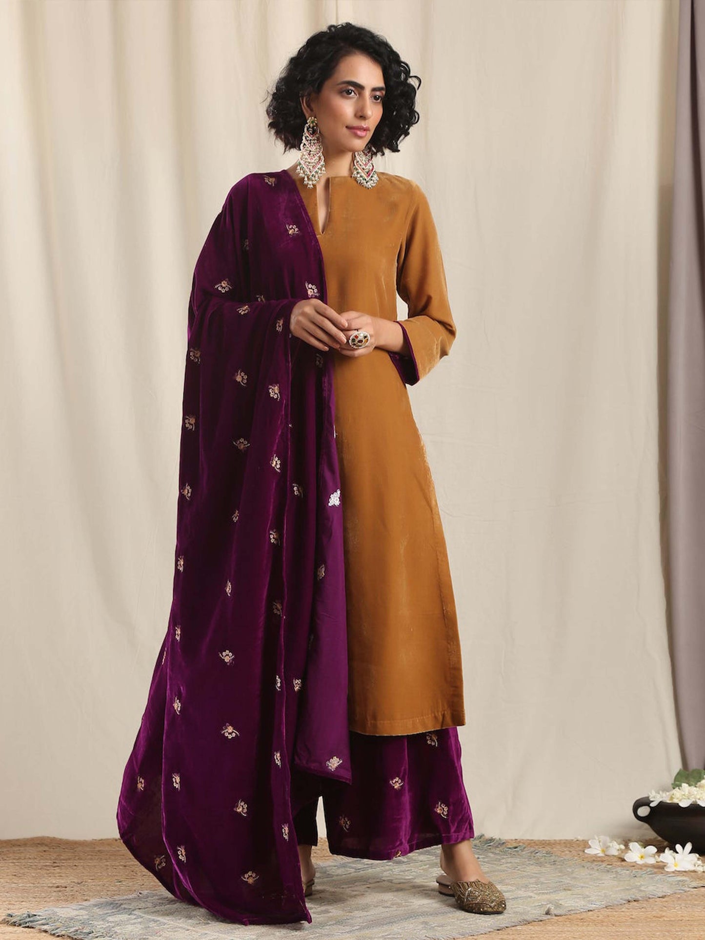 trueBrowns Wine Velvet Embroidered Shawl | Relove