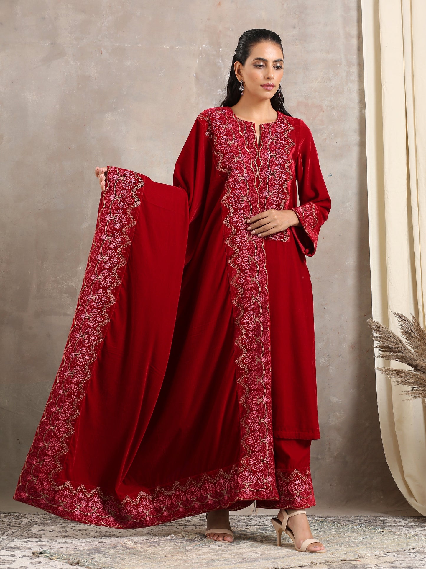 trueBrowns Red Velvet Embroidered Shawl