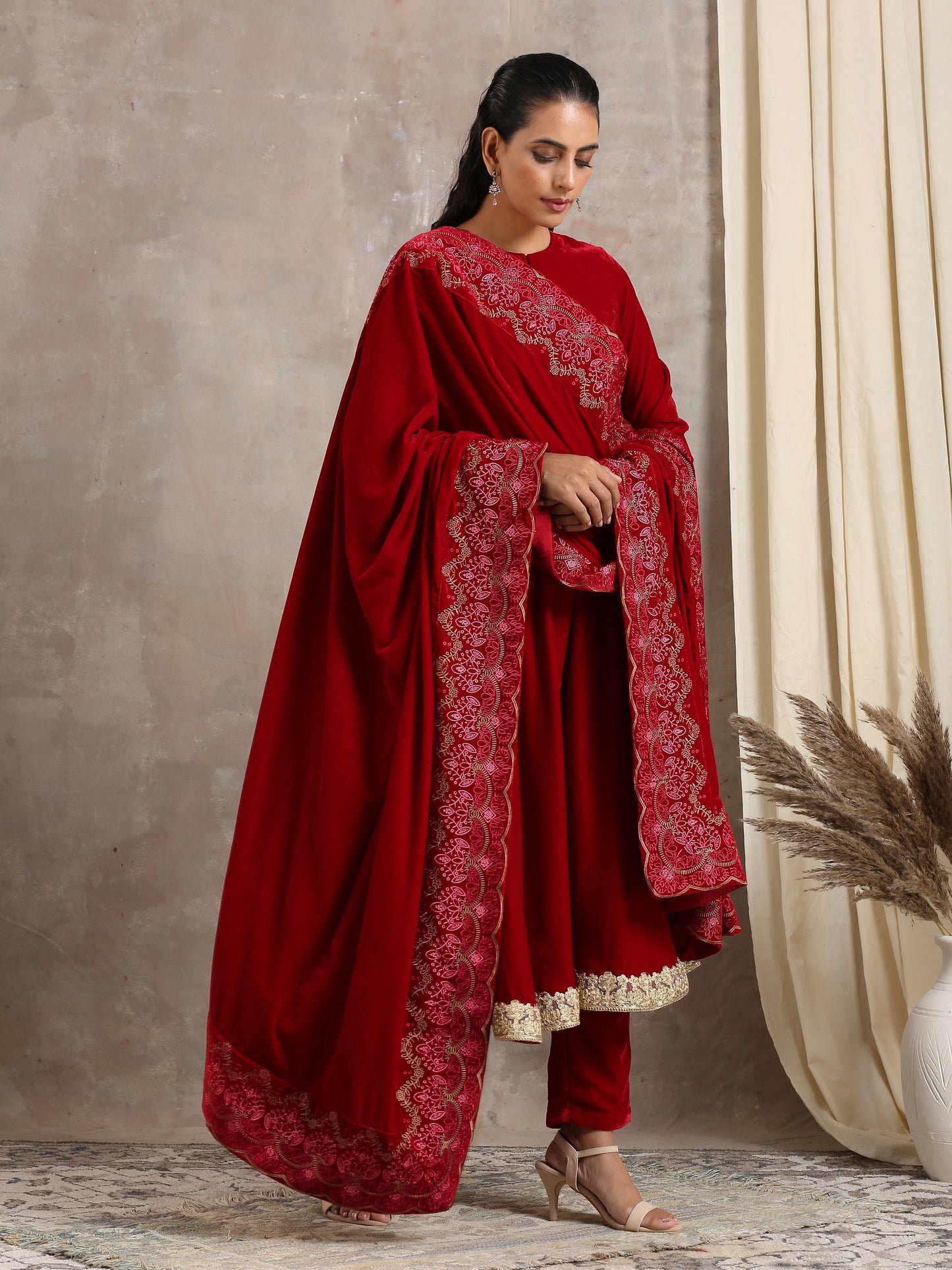 trueBrowns Red Velvet Embroidered Shawl