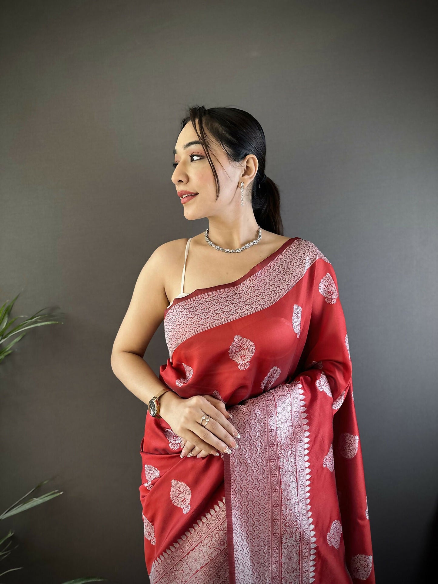 Joban Fashion Maroon Floral Motifs Soft Silk Banarasi Saree