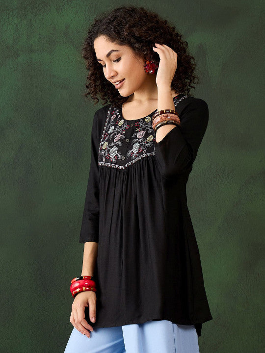 Sangria Women Floral Embroidered Round Neck Top