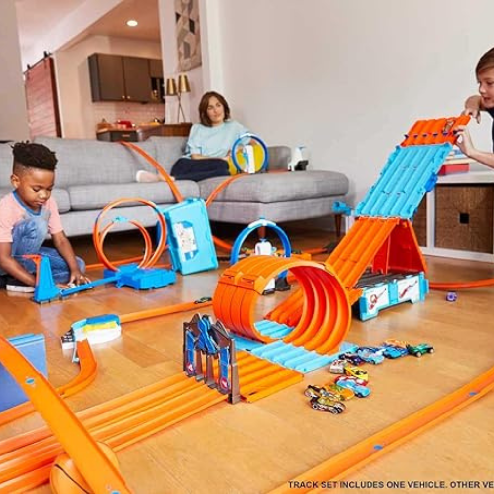 Hot Wheels Race Crate with 3 Stunts in 1 Set Portable Storage Ages 6 to 10