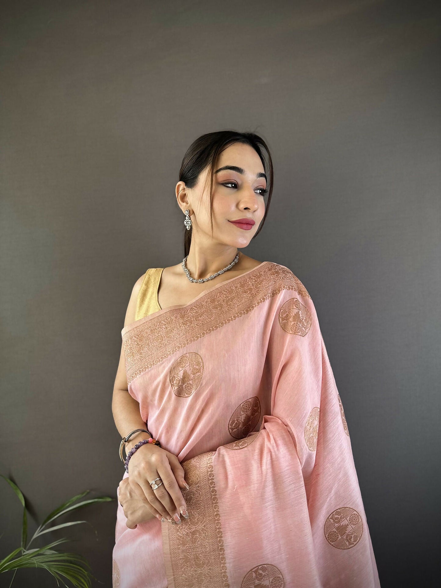 Joban Fashion Peach Floral & Paisley Linen Silk Banarasi Saree