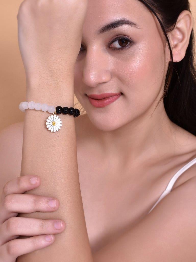 VOJ Black White Beads White Flower Elastic Bracelet