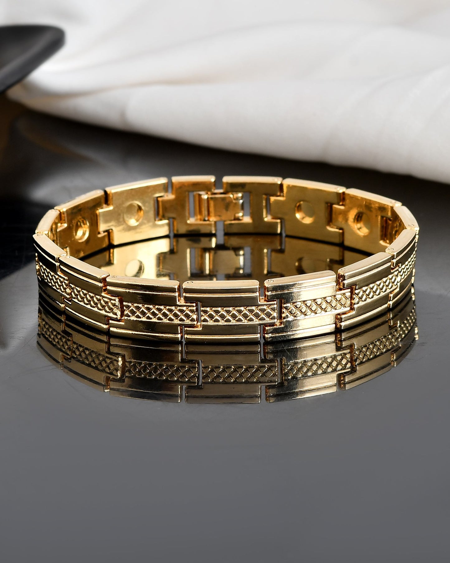 VOJ Men Gold-Toned Stainless Steel Grid Pattern Chain Bracelet