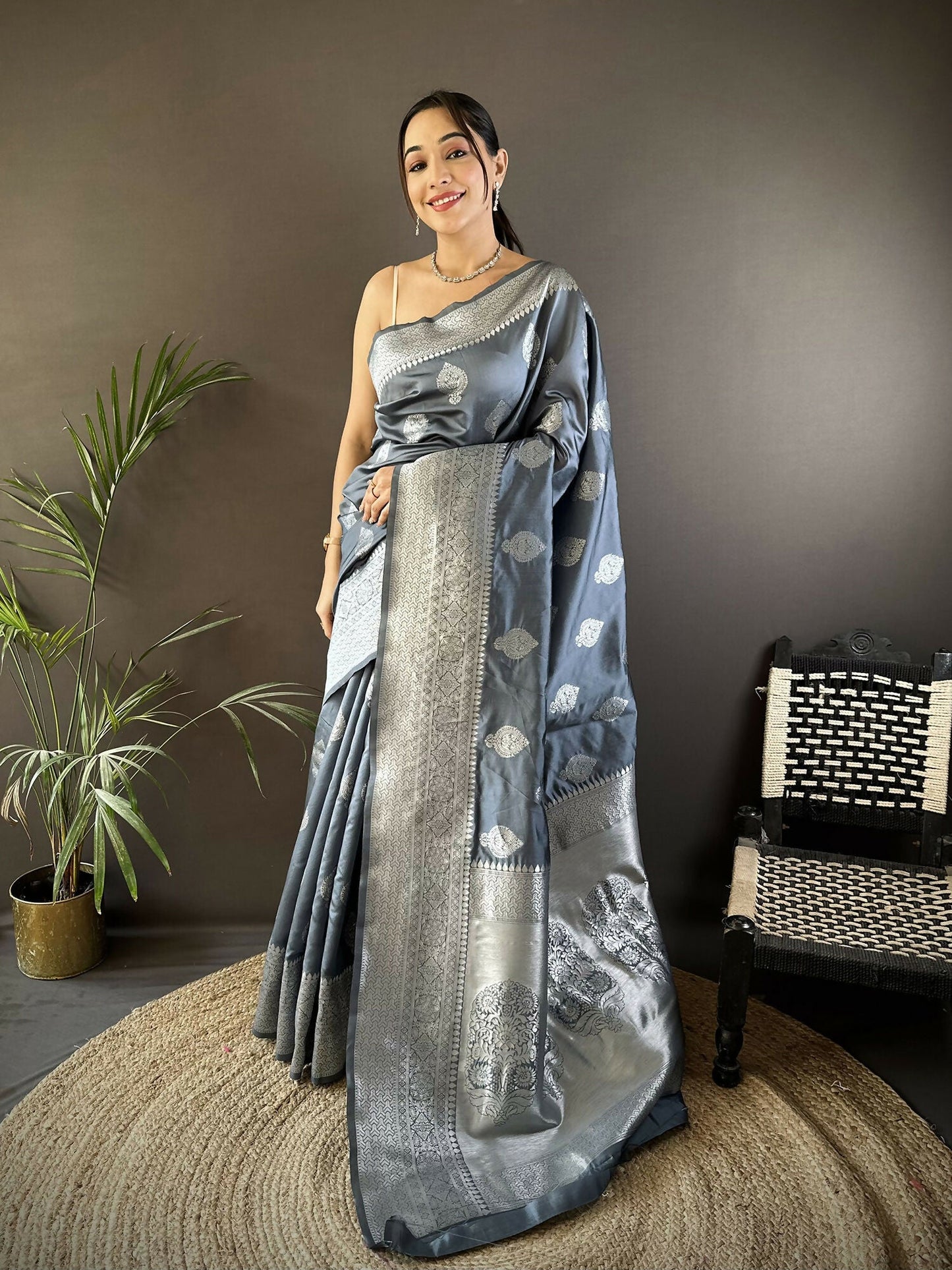 Joban Fashion Grey Floral Motifs Soft Silk Banarasi Saree