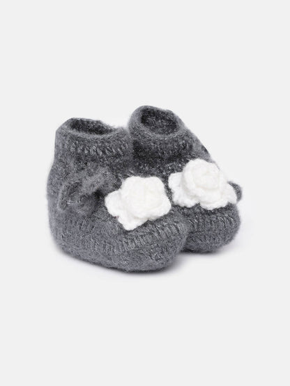 Chutput Kids Woollen Hand Knitted Flower Detailed Booties - Grey