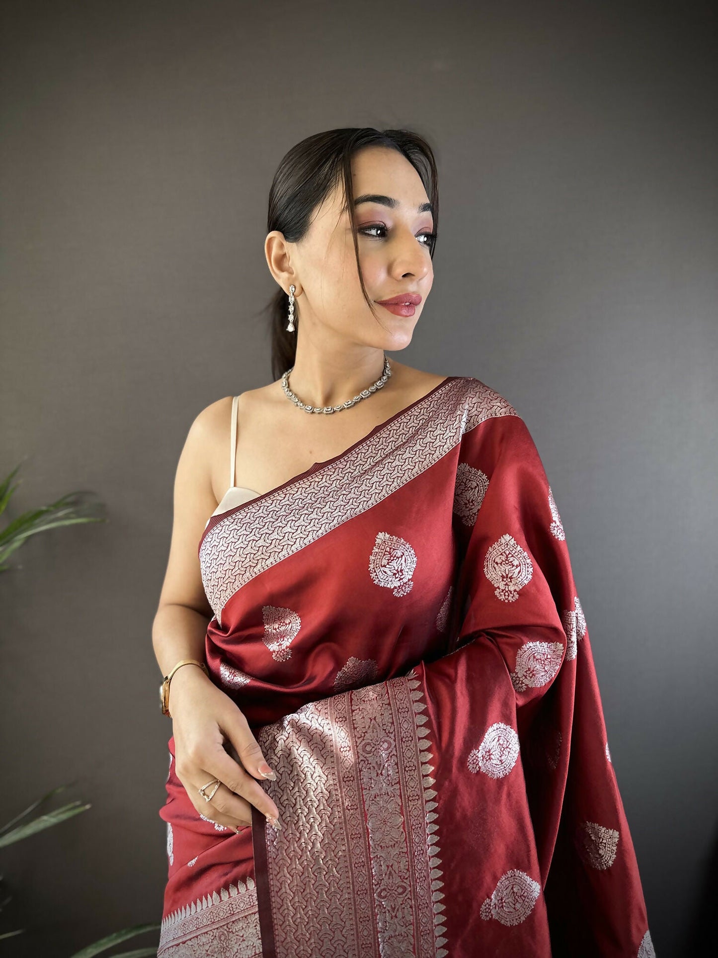 Joban Fashion Maroon Floral Motifs Soft Silk Banarasi Saree