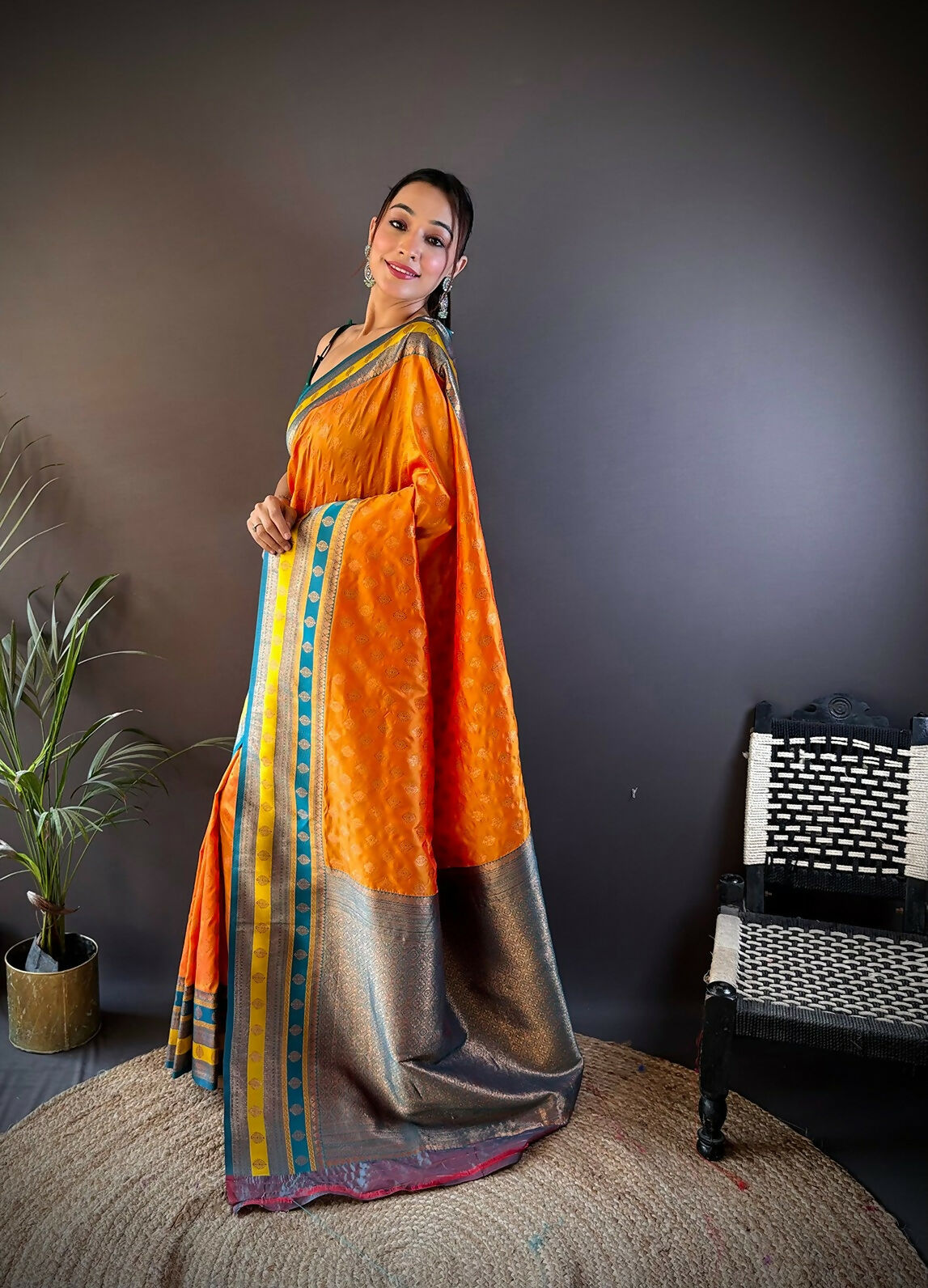 Joban Fashion Green Butti Banarasi Silk Sarees