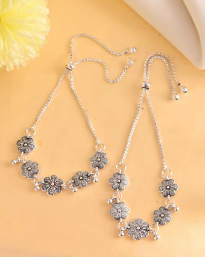 VOJ Set of 2 Traditional Flower Shapped Designer Anklet