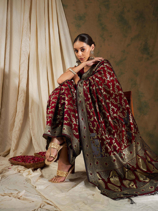 Sangria Woven Design Zari Kanjeevaram Saree