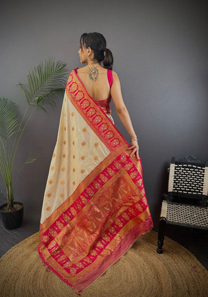 Elora White Soft Silk Butti Zari Weaving Constrast Pallu Banarasi Saree