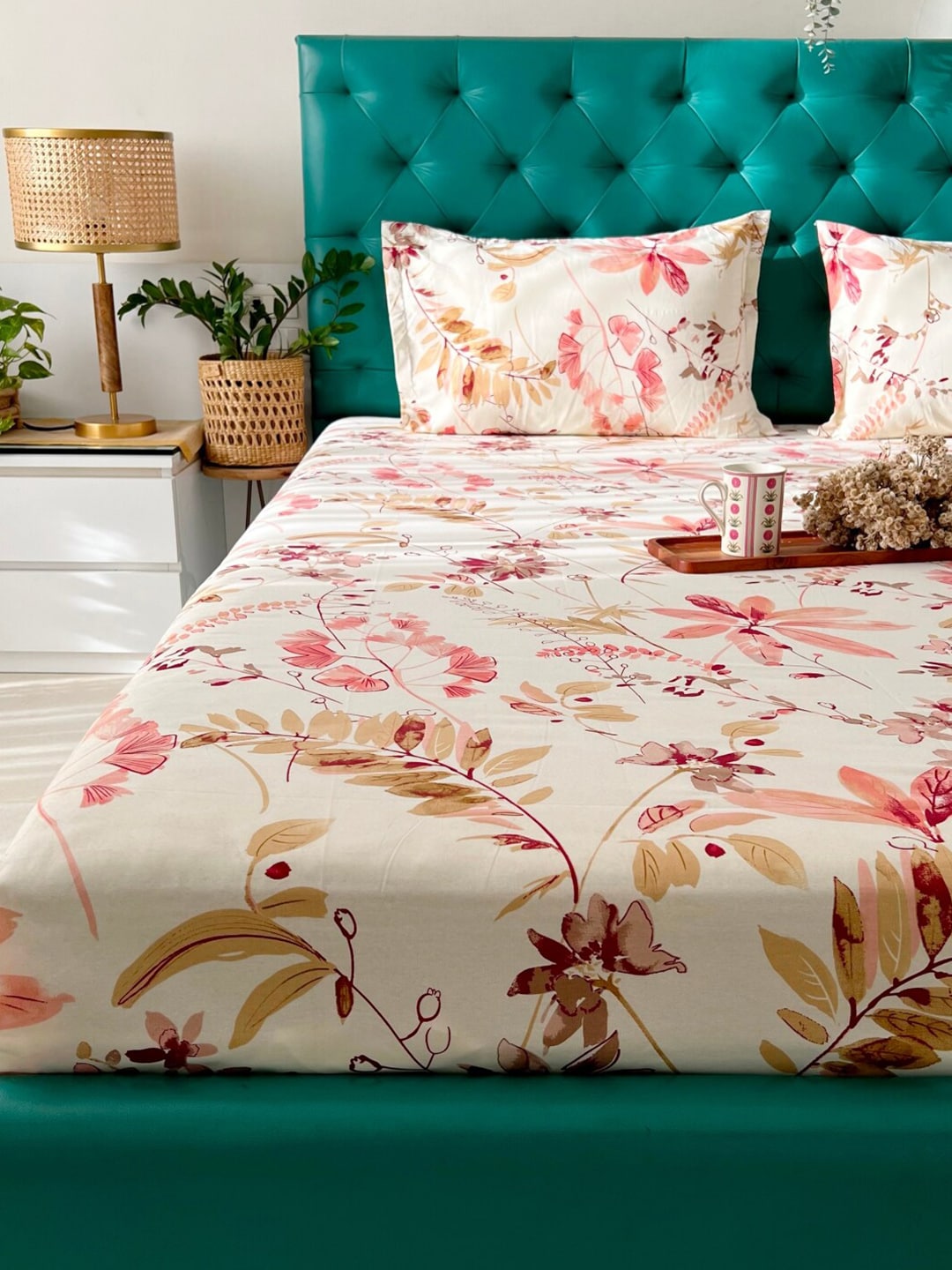 URBAN SPACE Serene White Floral Printed 200 TC Pure Cotton Bedsheet & Pillow Covers