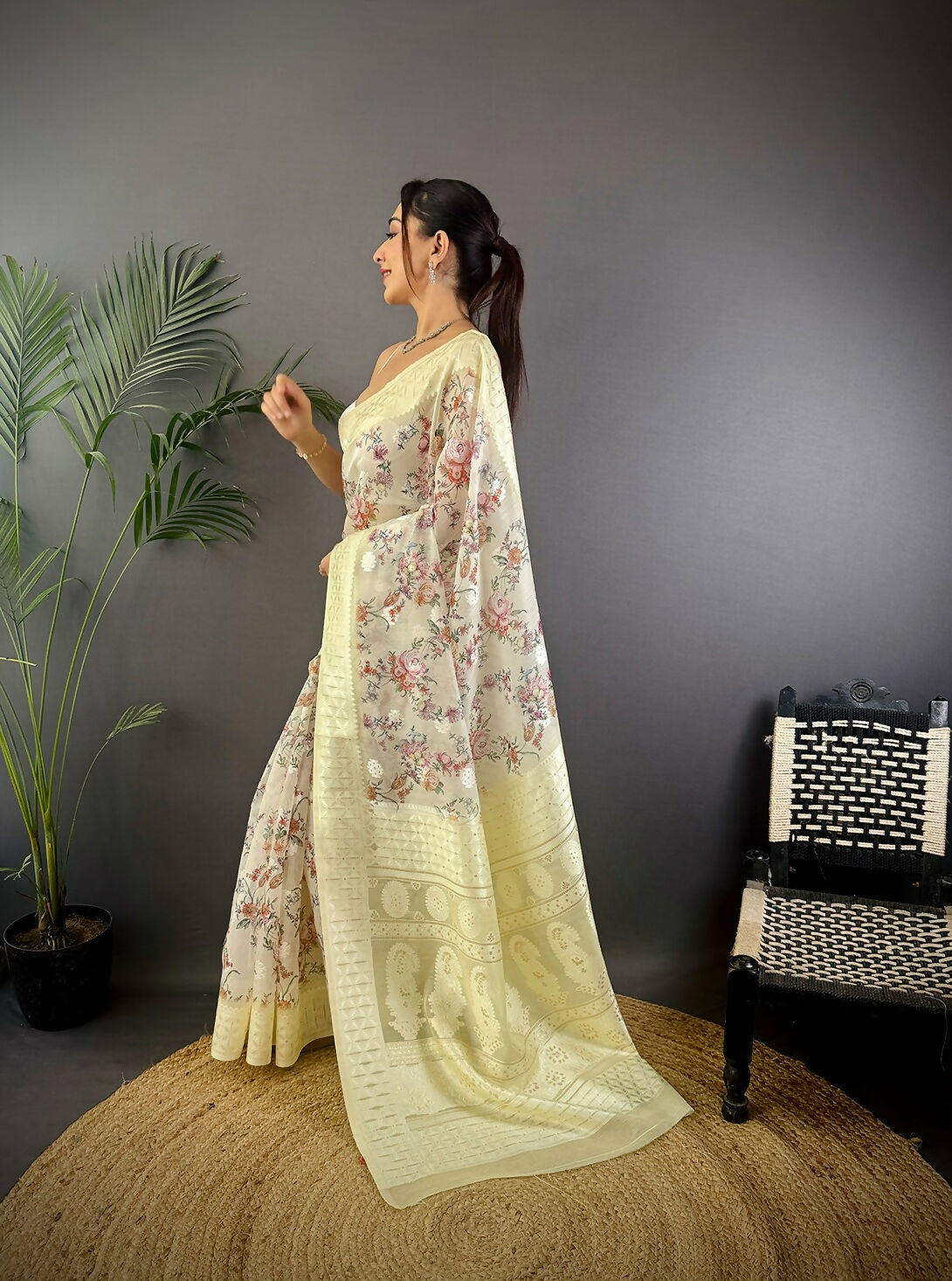 Joban Fashion Grey Floral Motifs Banarasi Silk Sarees