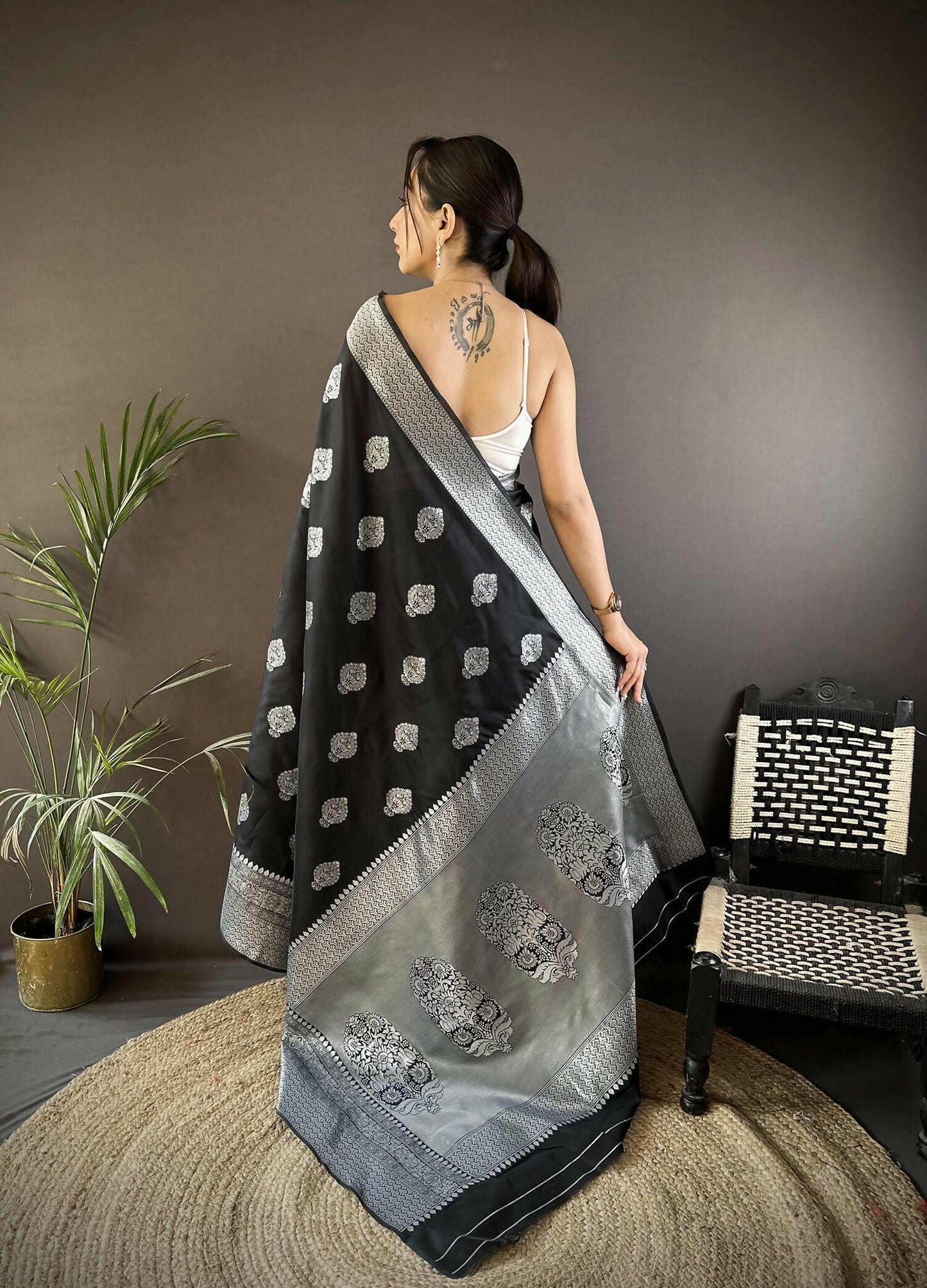 Joban Fashion Black Floral Motifs Soft Silk Banarasi Saree