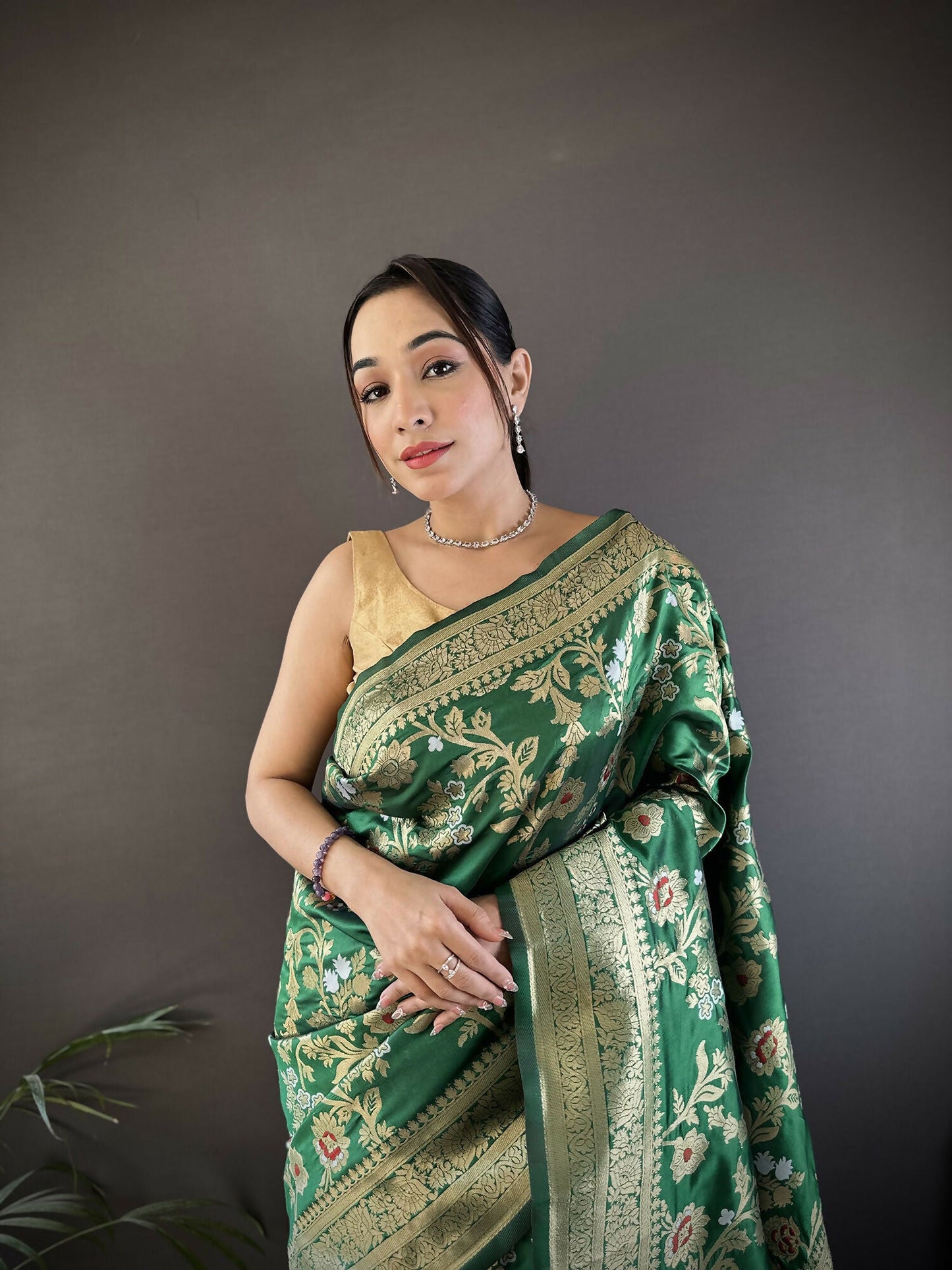 Joban Fashion Green Floral & Ethnic Motifs Design Soft Silk Meenakari Banarasi Saree