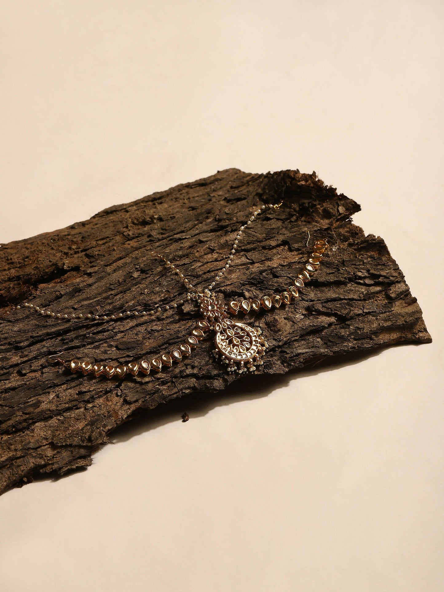 Women's Gold-Polished Kundan Mathapatti Head Jewellery - Ruby Raang