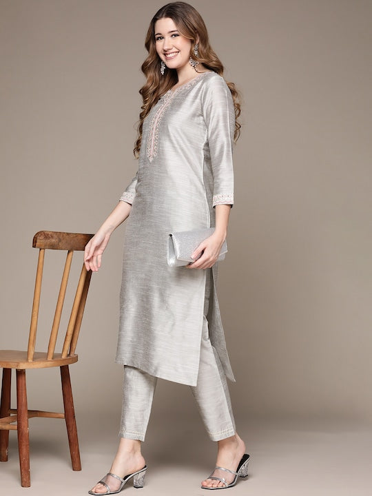 Anubhutee Women Grey Ethnic Motifs Embroidered Kurta with Trousers