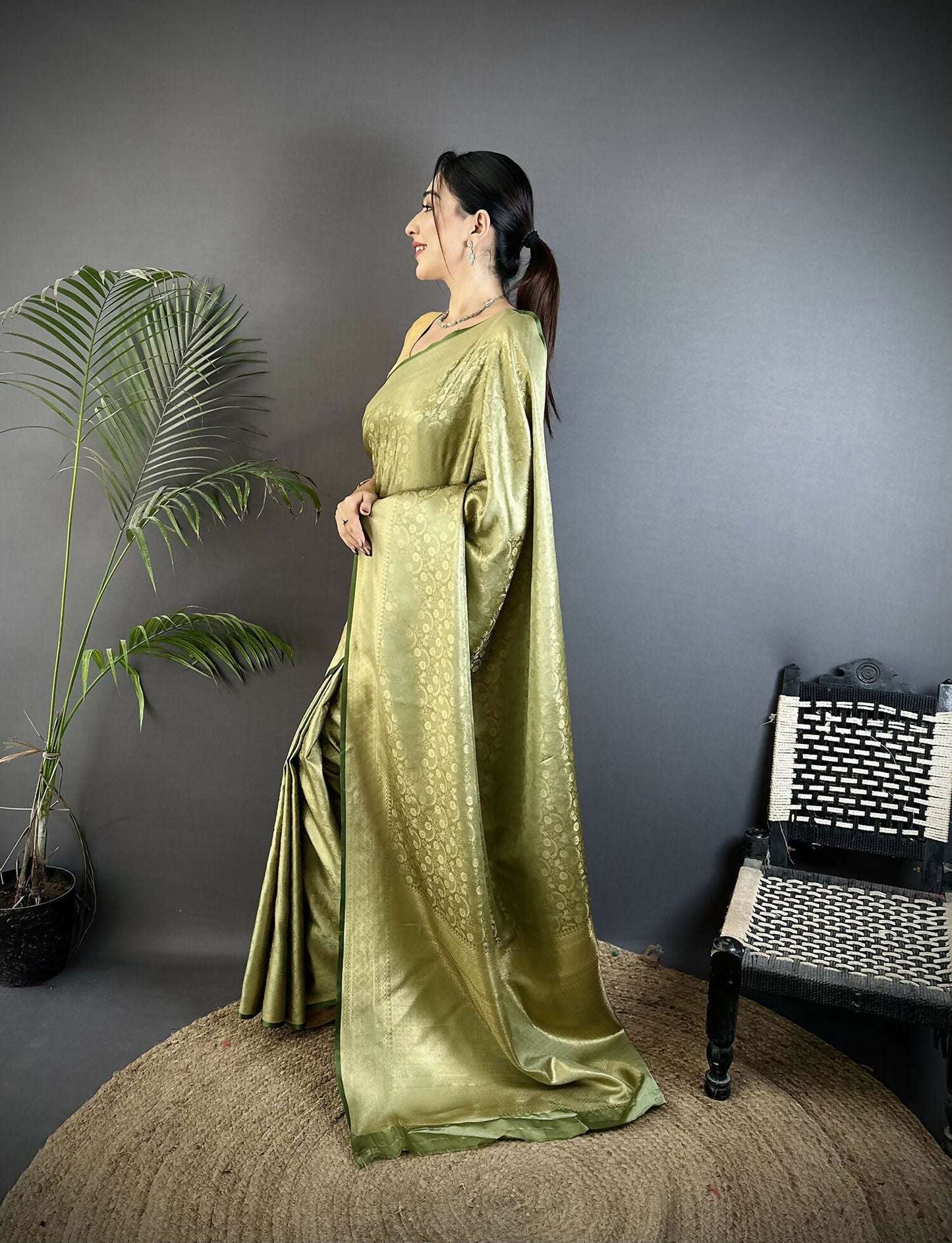 Joban Fashion Olive Green Floral & Paisley Motifs Soft Satin Silk Banarasi Saree