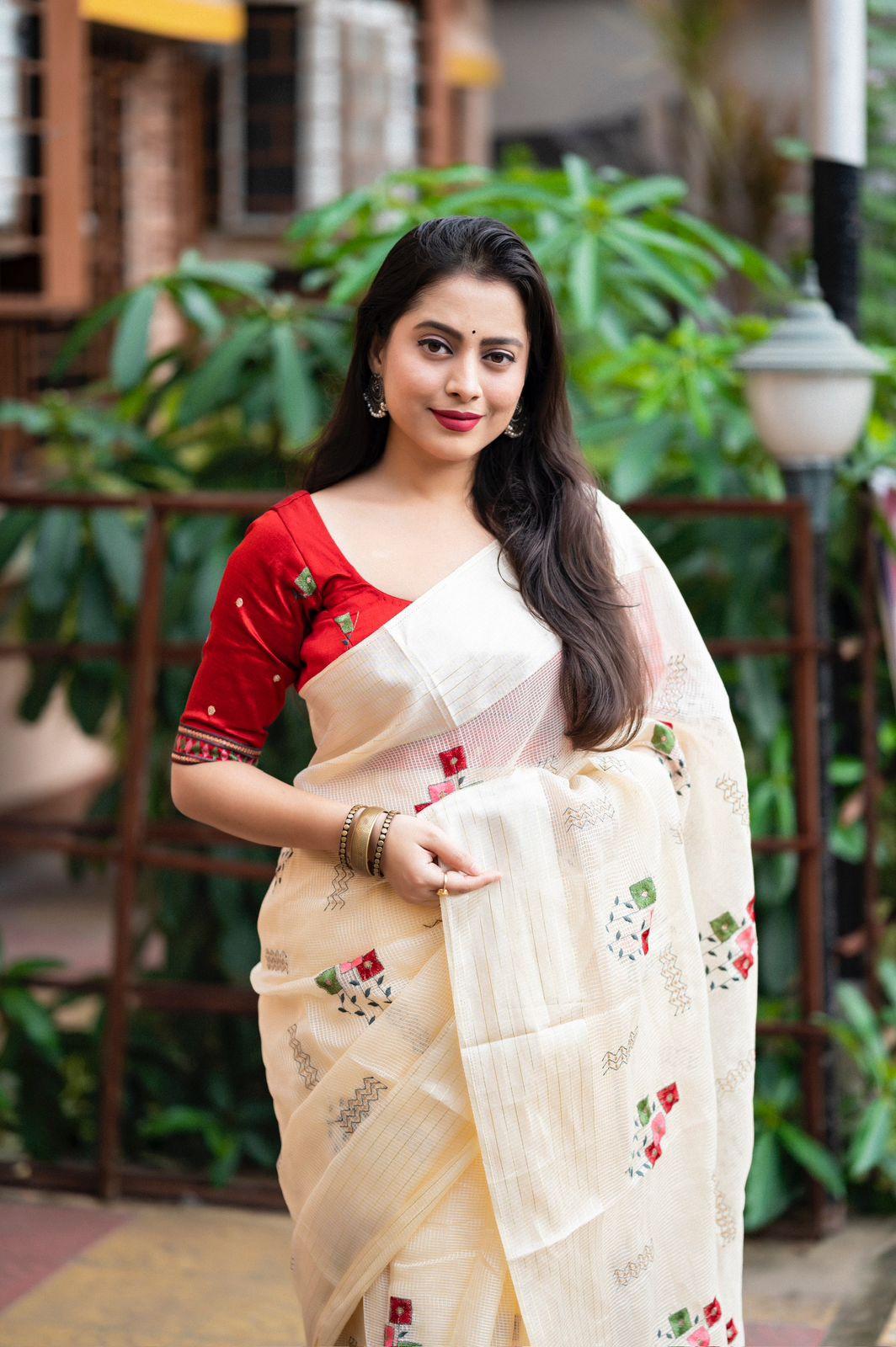 Cream Silk Blend Ethnic Motifs Saree with Unstitched Blouse - A2M